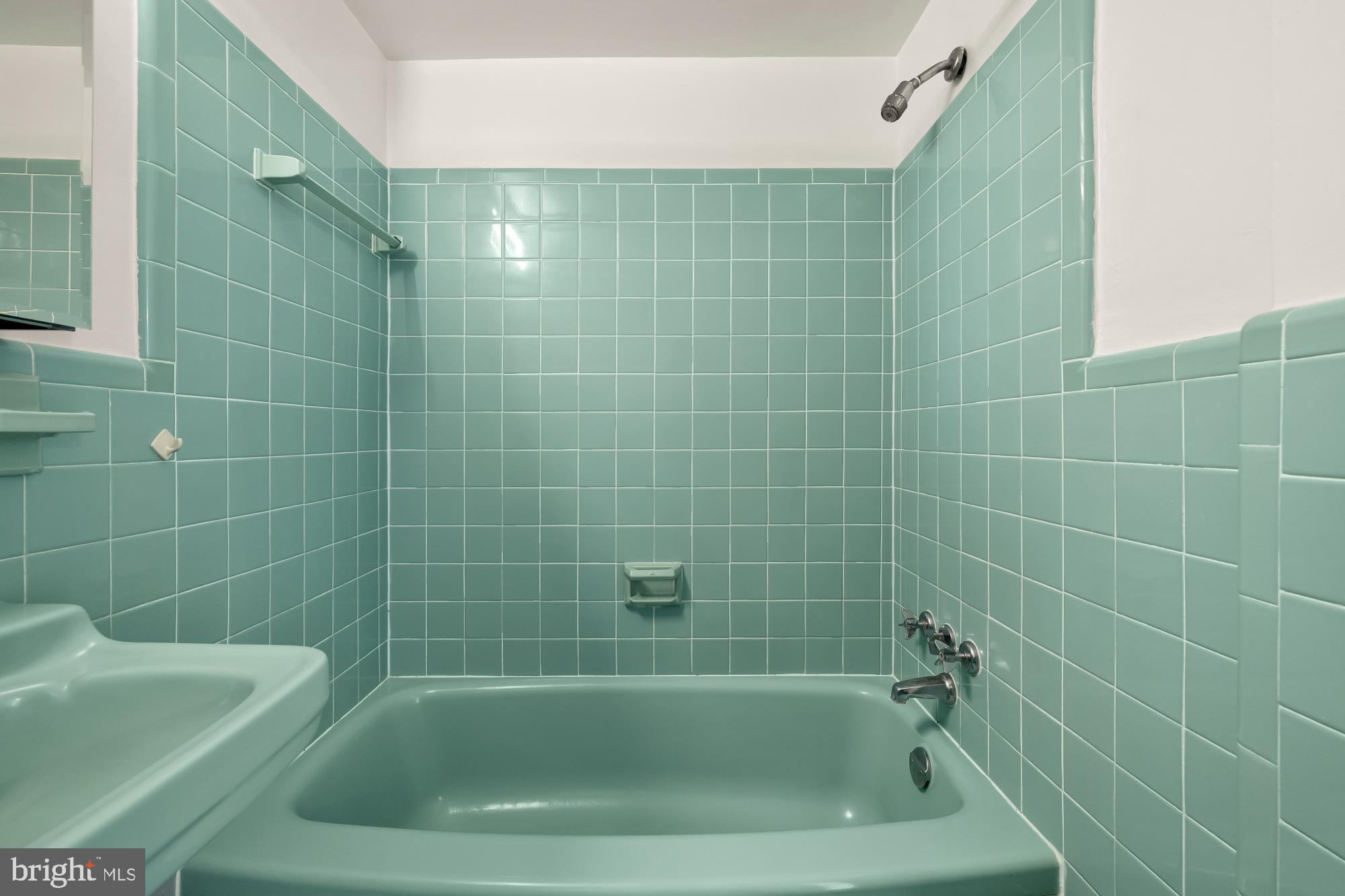 CARLYN PLACE - Residential Lease