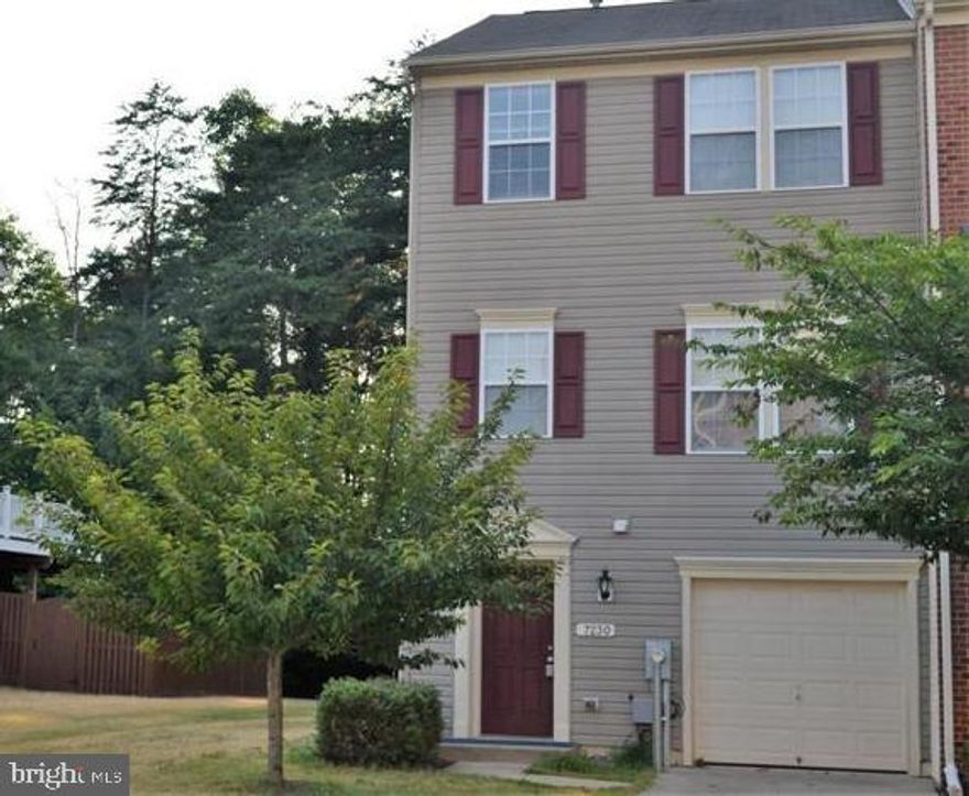 This one car garage, End unit townhome offers 3 bed/ 2.5 bath, rec room, family room, and a large eat in kitchen w/granite counter tops, 42" maple cabinetry, island & breakfast bar. The sun room off of the kitchen leads to the rear deck that overlooks a wooded conservation area.  Heated by Natural Gas!! Tons of community amenities include Outdoor pool, tennis and basketball courts, community club house, fitness center, tot lots, walking/running trails, dog park, and community garden.