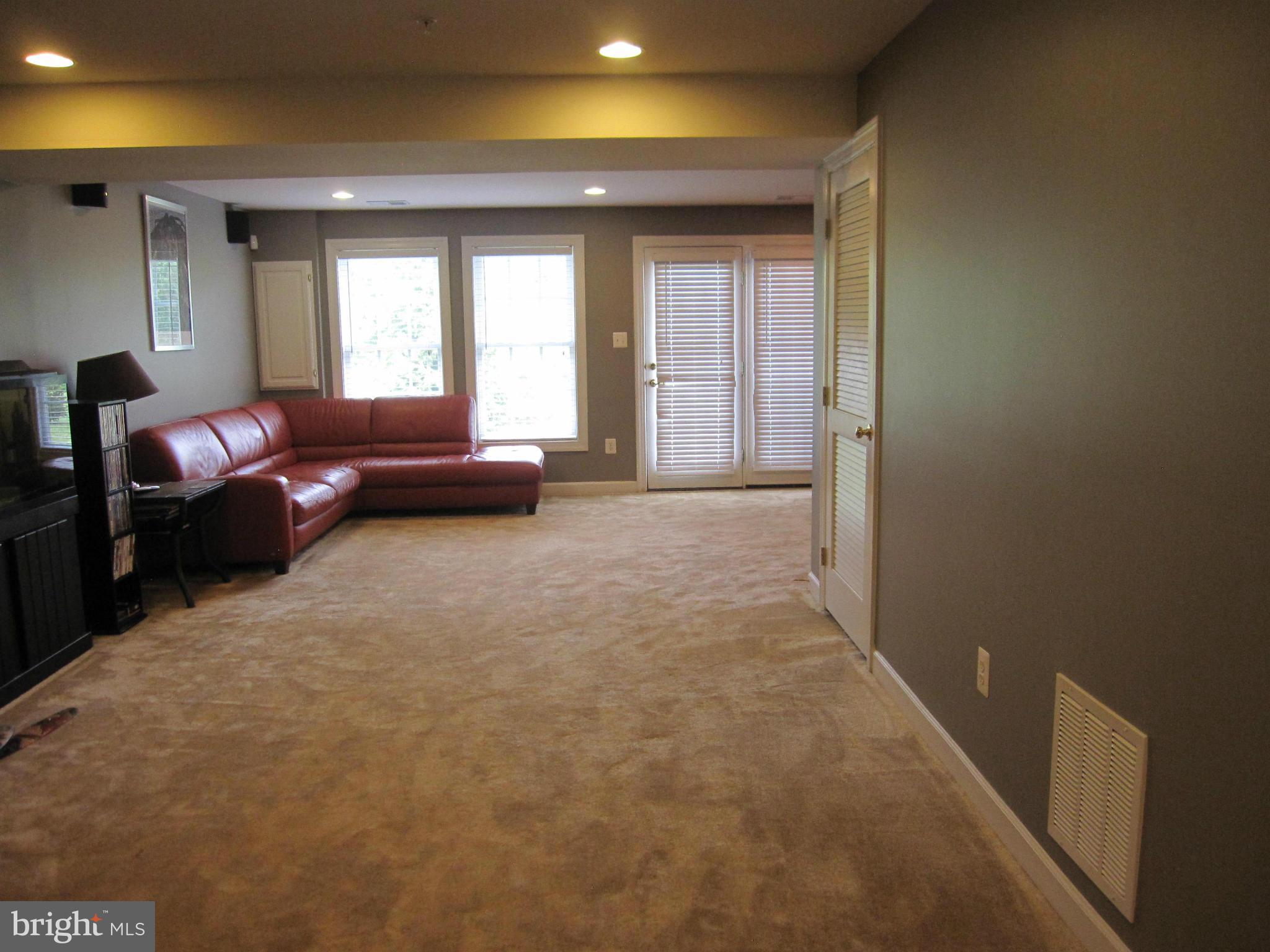 VILLAGES OF URBANA - Residential Lease