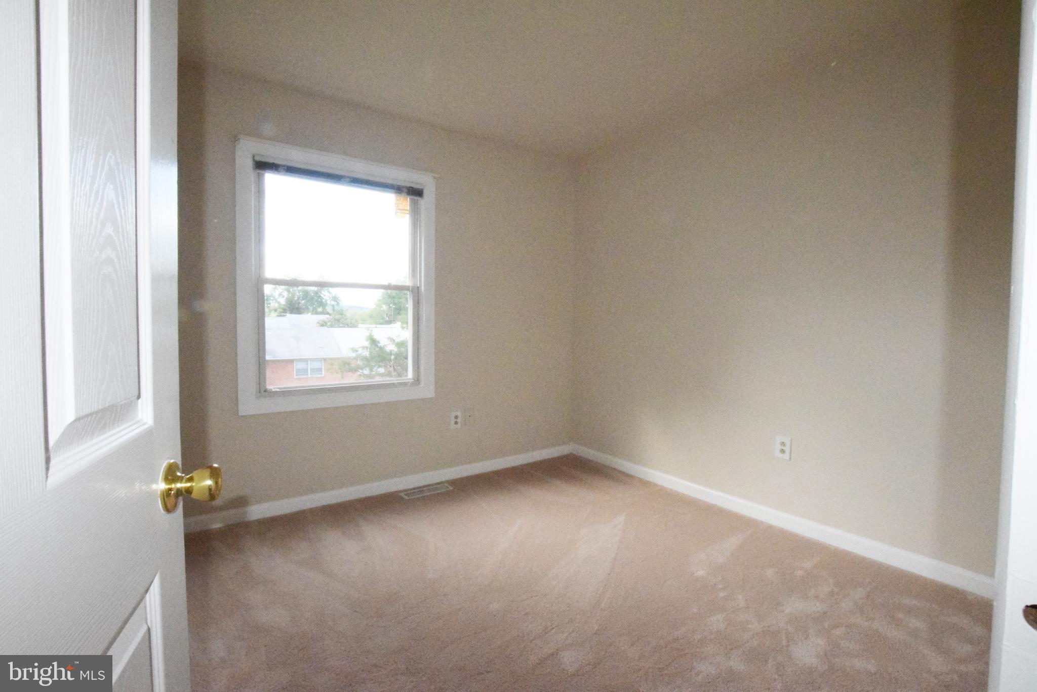 VIRGINIA KNOLLS - Residential