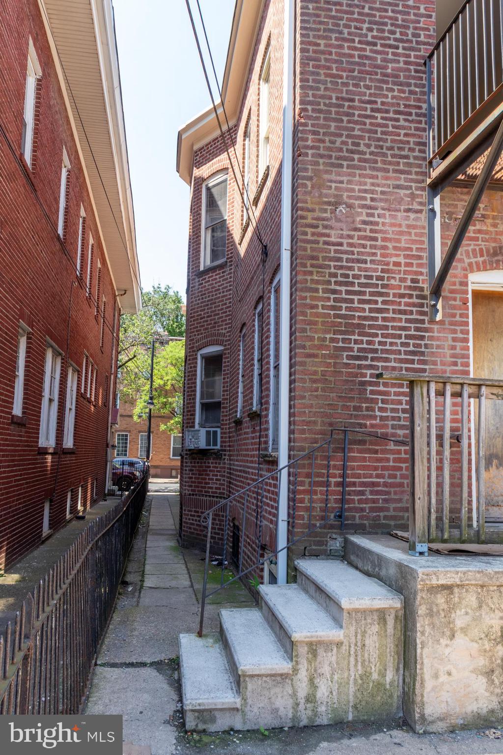 984 S BROAD STREET