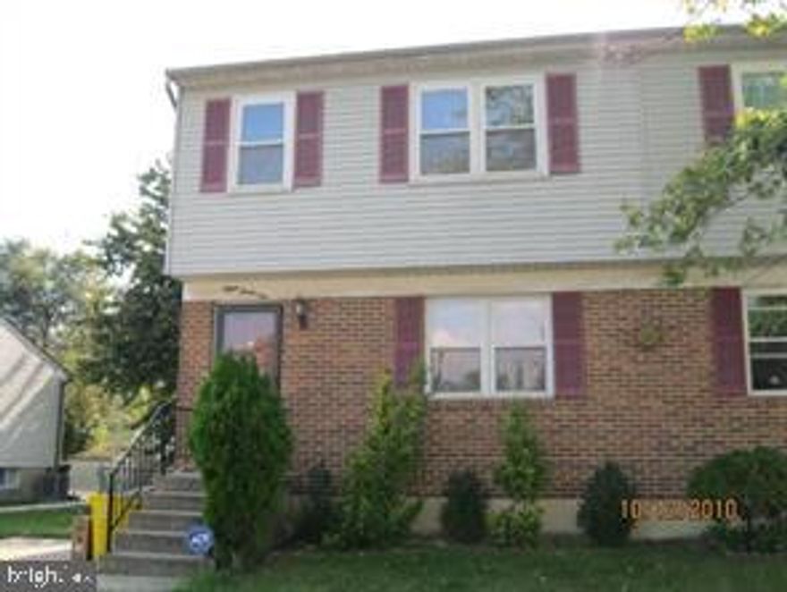 Move in Ready with immediate occupancy! 3 Level Duplex on cul-de-sac with private drive way!
