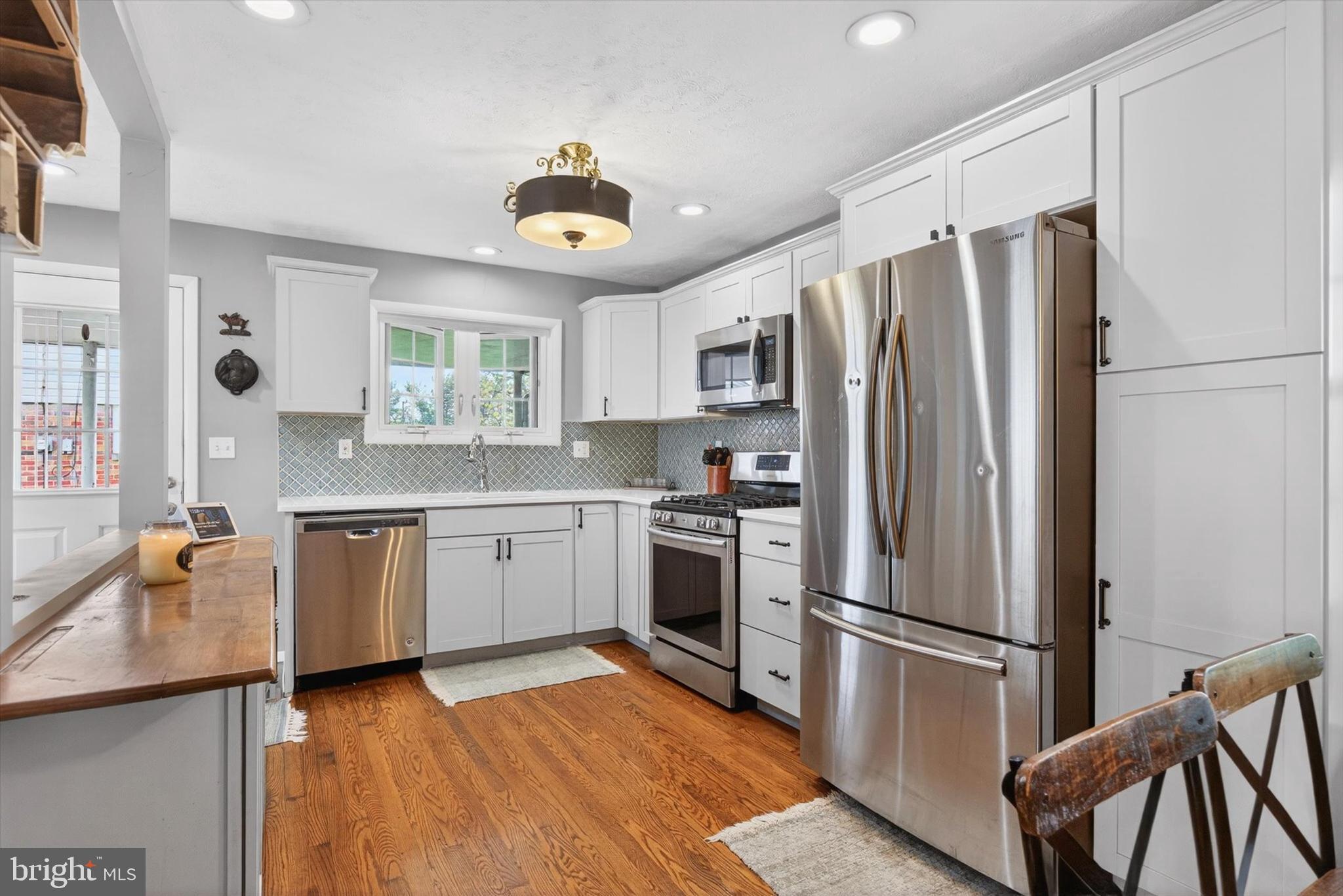 LONG MEADOWS - Residential