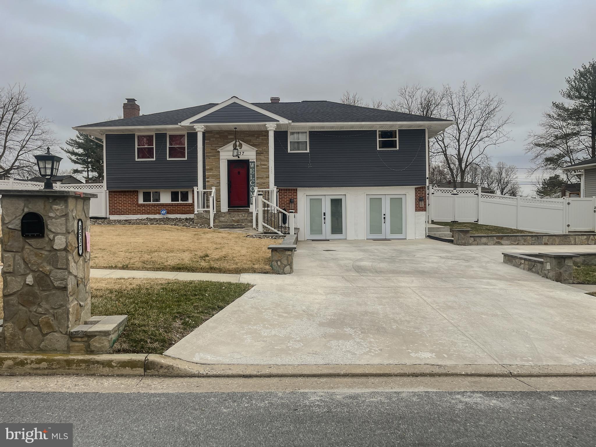 KINGS POINT - Residential