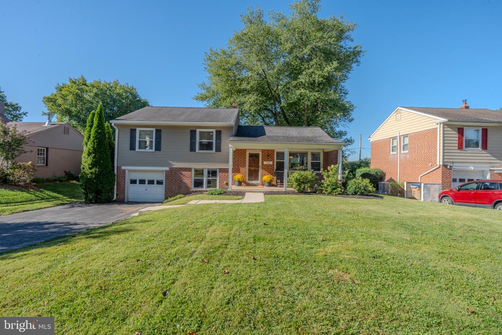 Photo of 720 Wisteria Drive, NEWTOWN SQUARE, PA 19073 (MLS # PADE2123926)