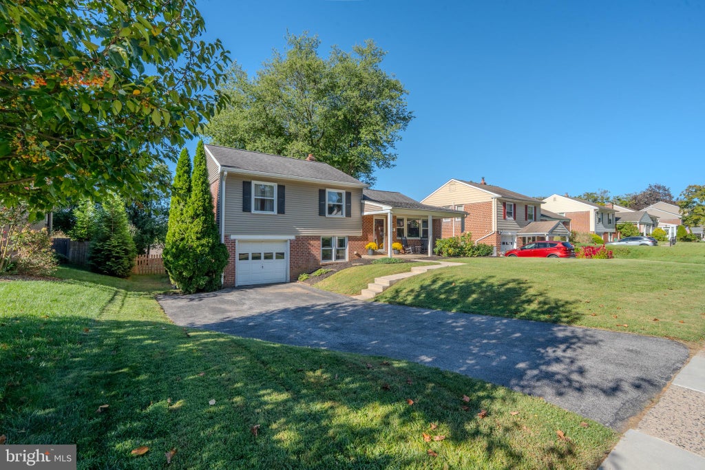 Photo of 720 Wisteria Drive, NEWTOWN SQUARE, PA 19073 (MLS # PADE2123926)
