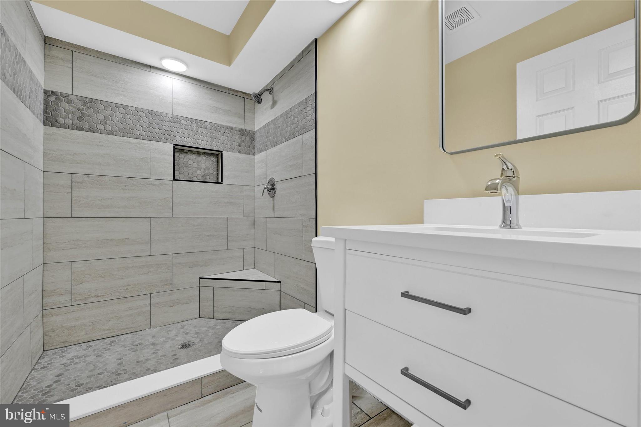 COPPERFIELD AT FIVE FRM - Residential Lease