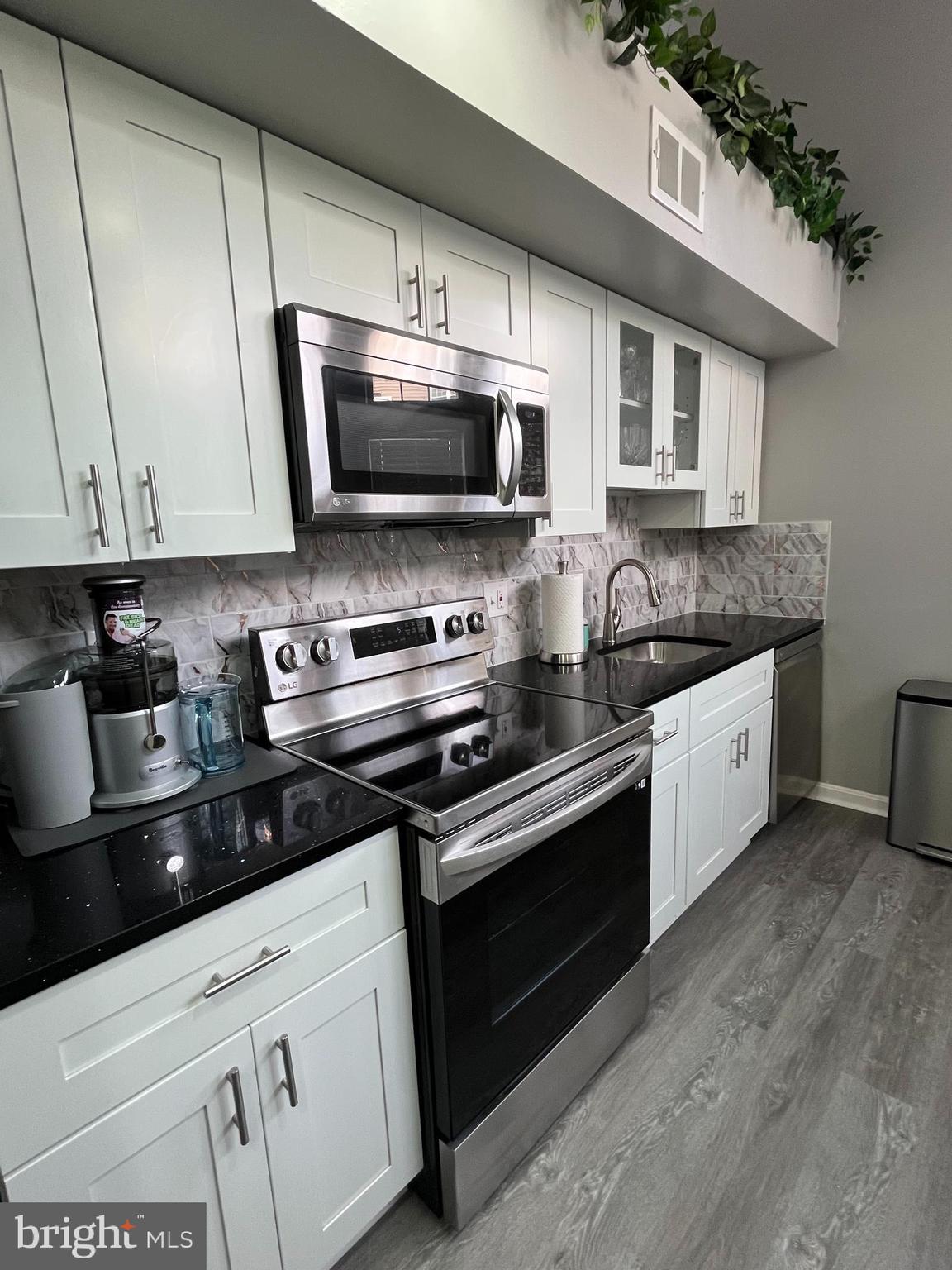 KINGS COUNCIL CONDO - Residential