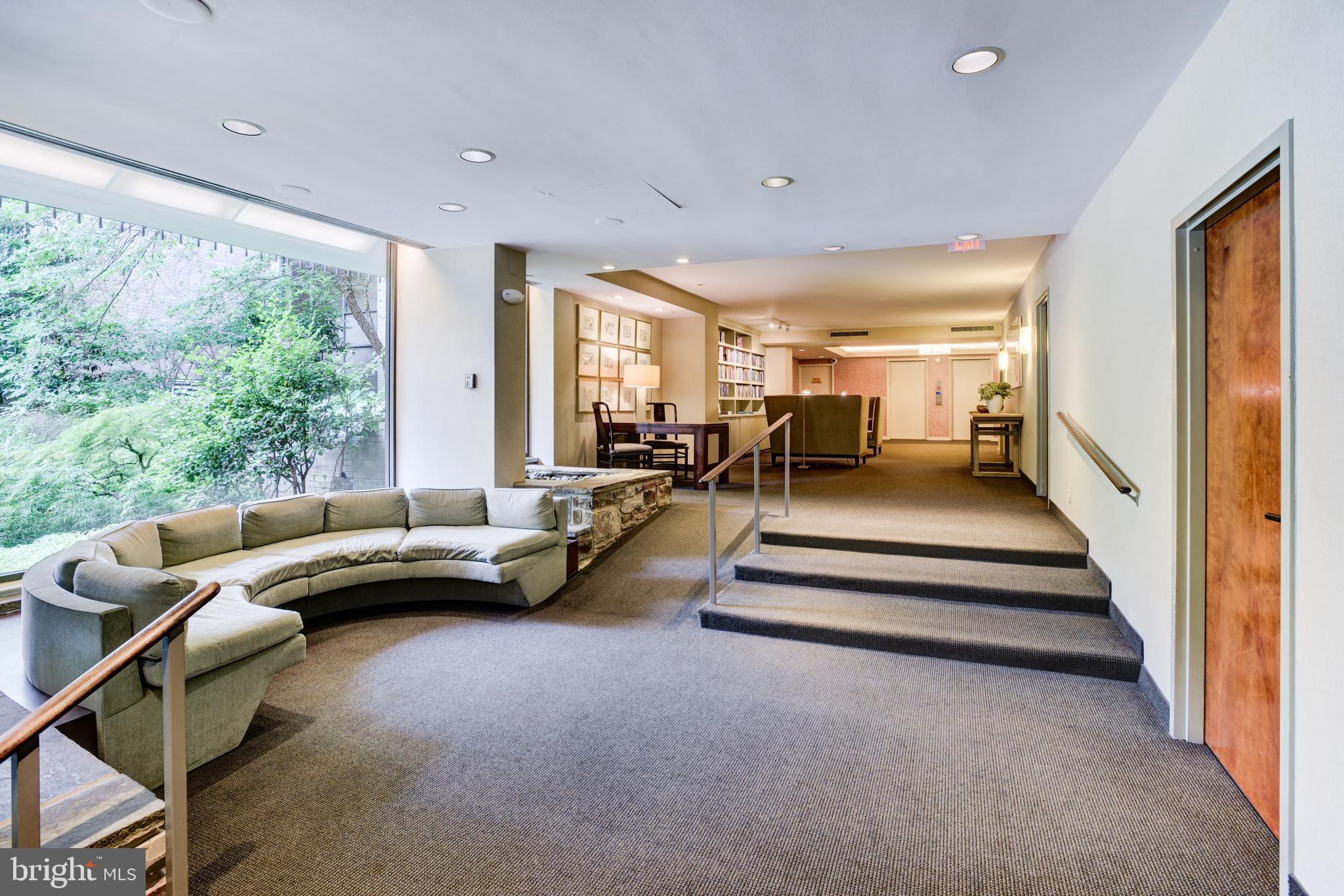 4100 CATHEDRAL AVENUE NW 512