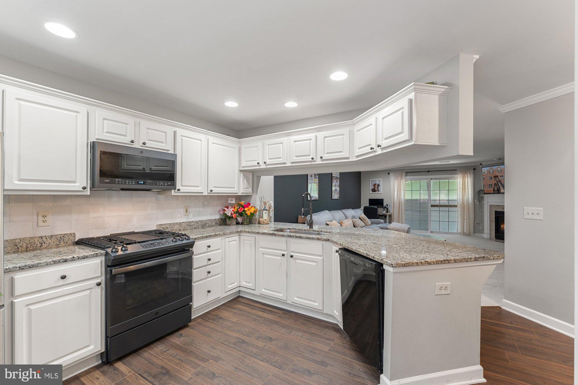 6908 FAIRFAX DRIVE 202