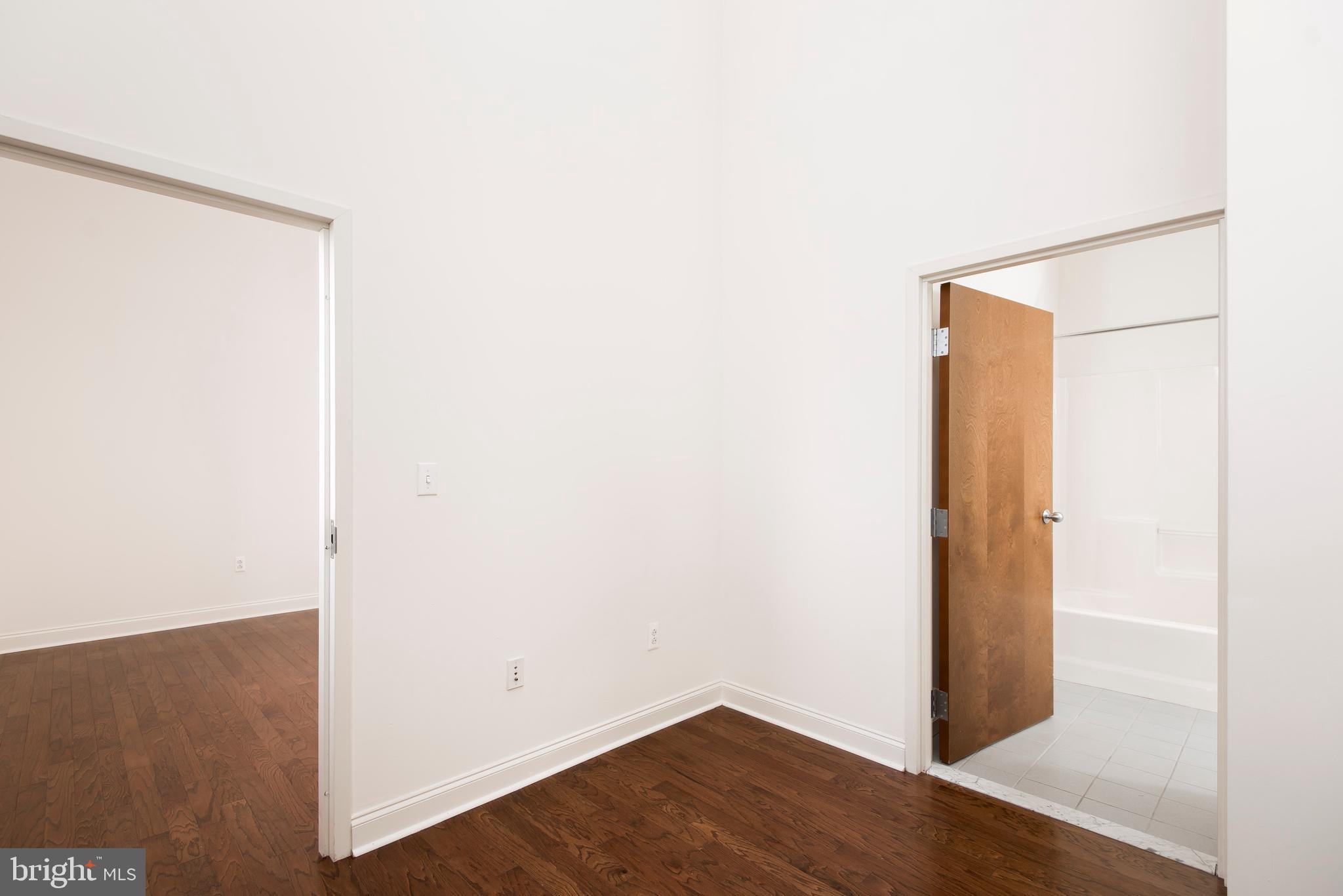 1825 SPRUCE STREET 2F