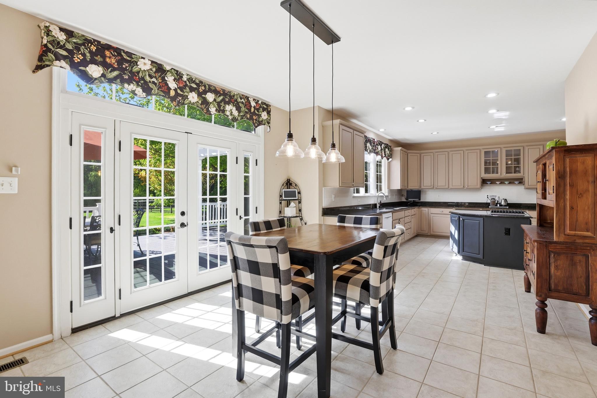 KINGS VALLEY MANOR - Residential