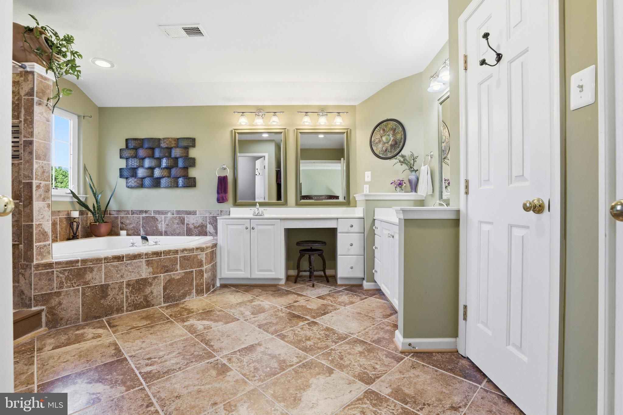 KINGS VALLEY MANOR - Residential