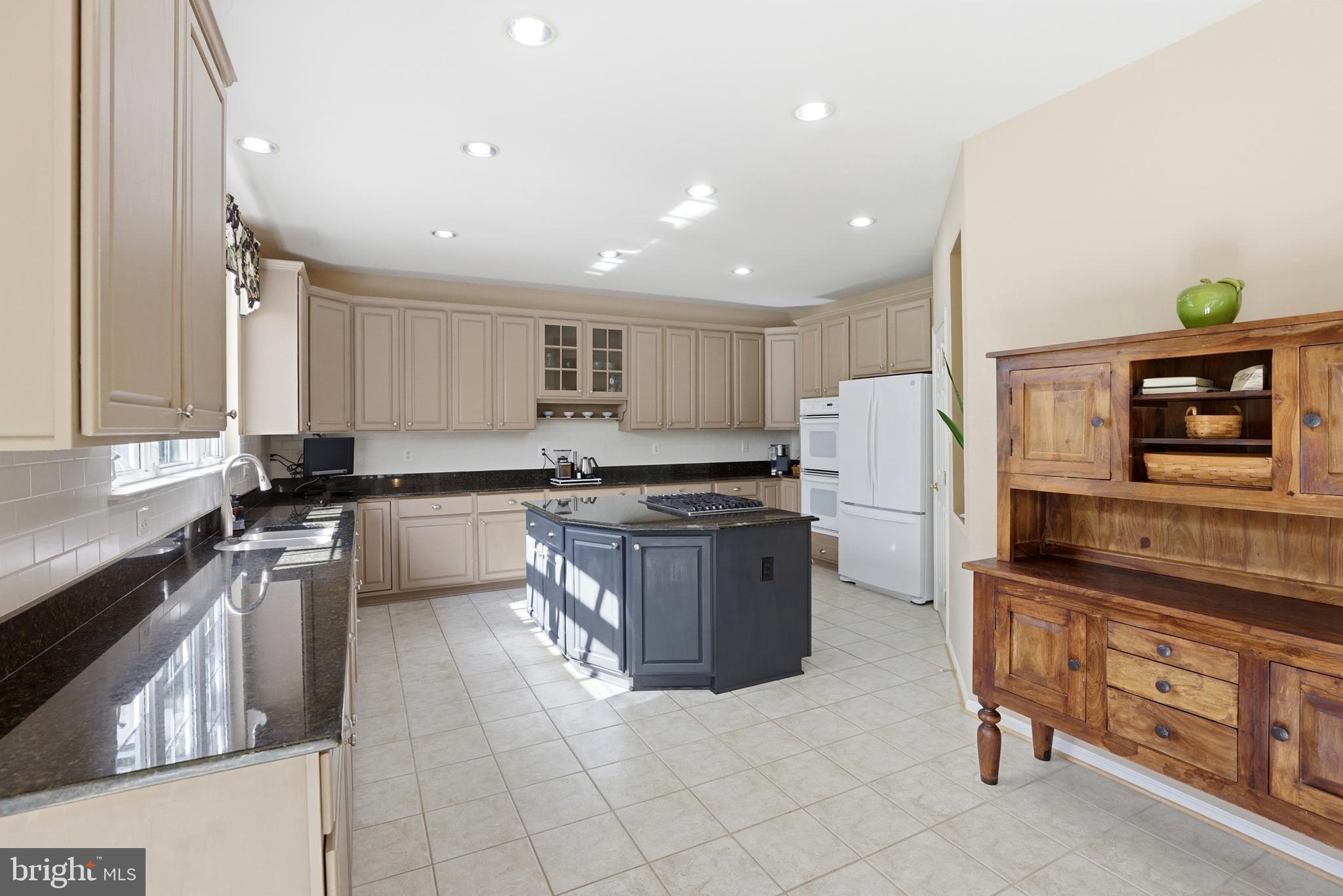 KINGS VALLEY MANOR - Residential