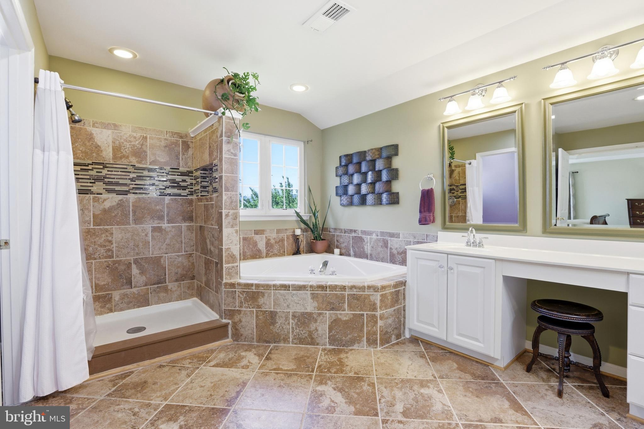 KINGS VALLEY MANOR - Residential