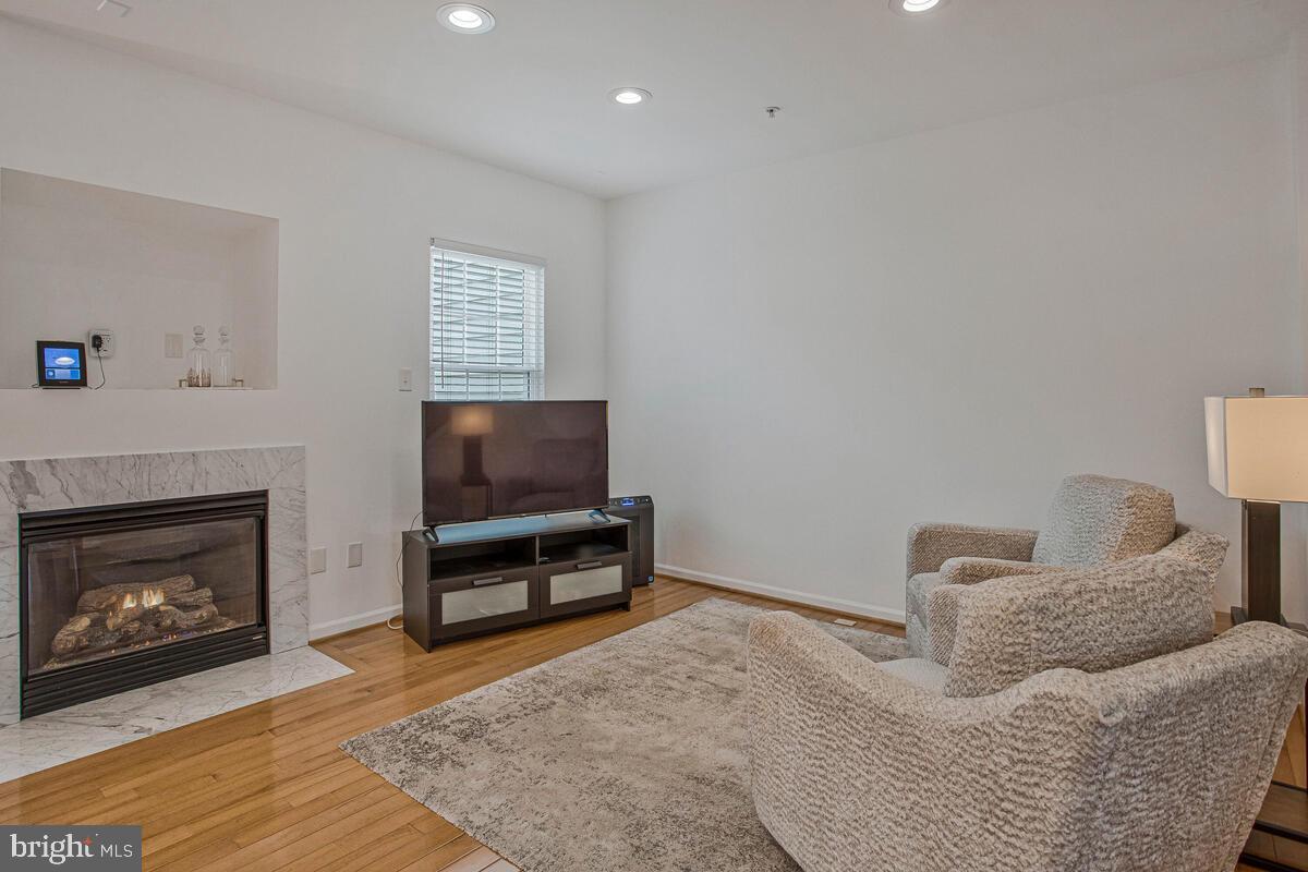 THE LANDINGS AT RIVER OAKS - Residential