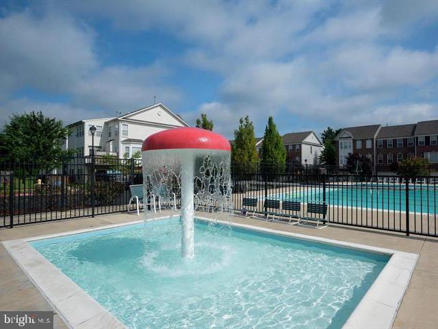 THE LANDINGS AT RIVER OAKS - Residential