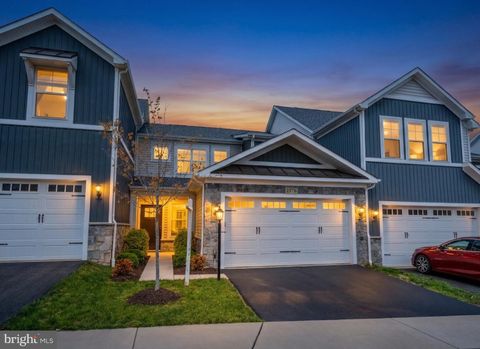 Photo of 23716 September Sun Square, ASHBURN, VA 20148 (MLS # VALO2117684)