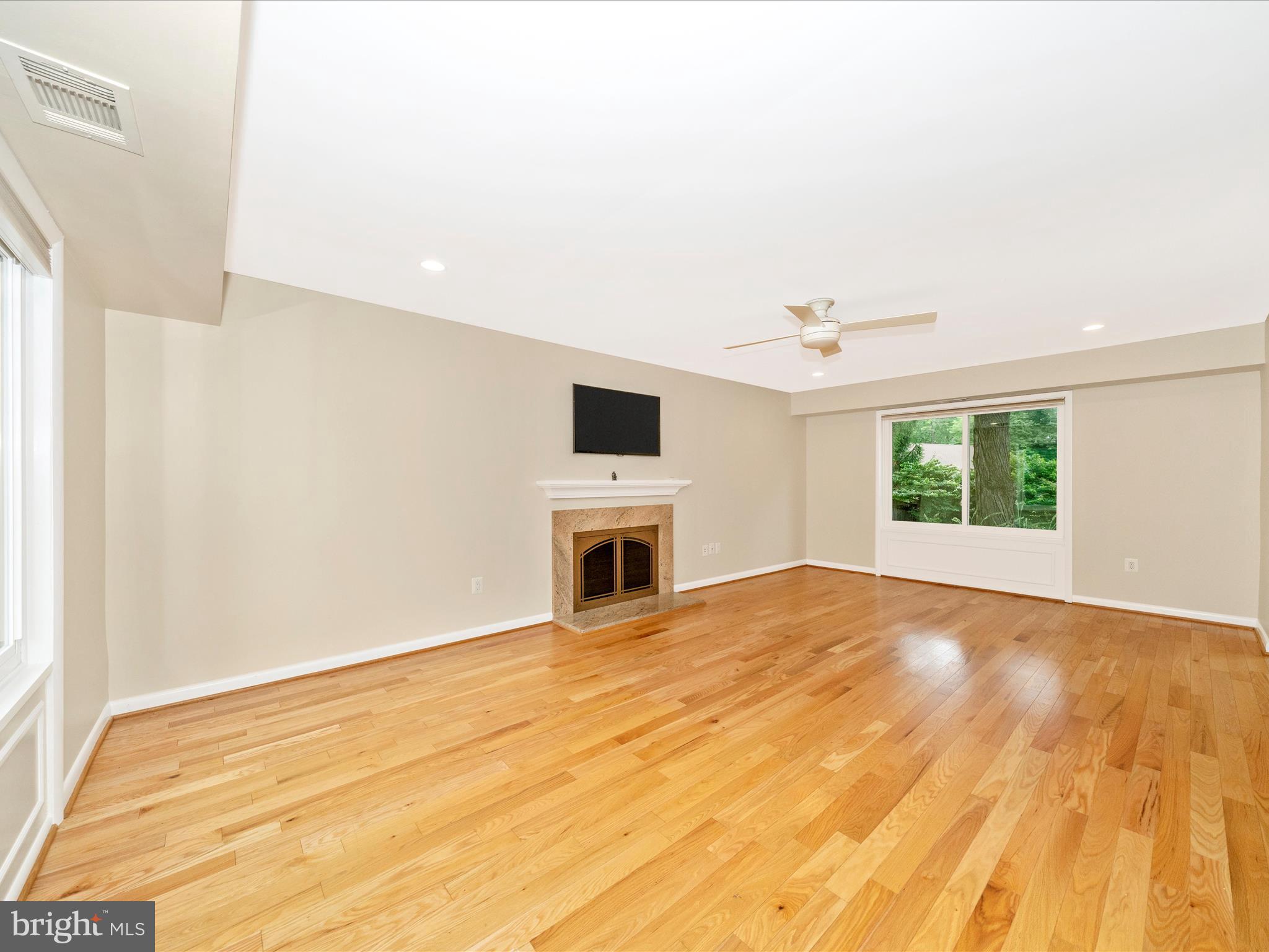 BROOKVILLE KNOLLS - Residential Lease