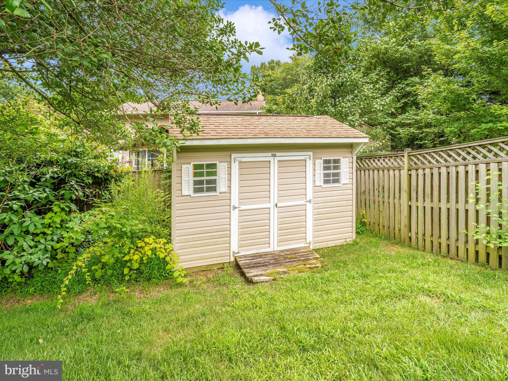 BROOKVILLE KNOLLS - Residential Lease