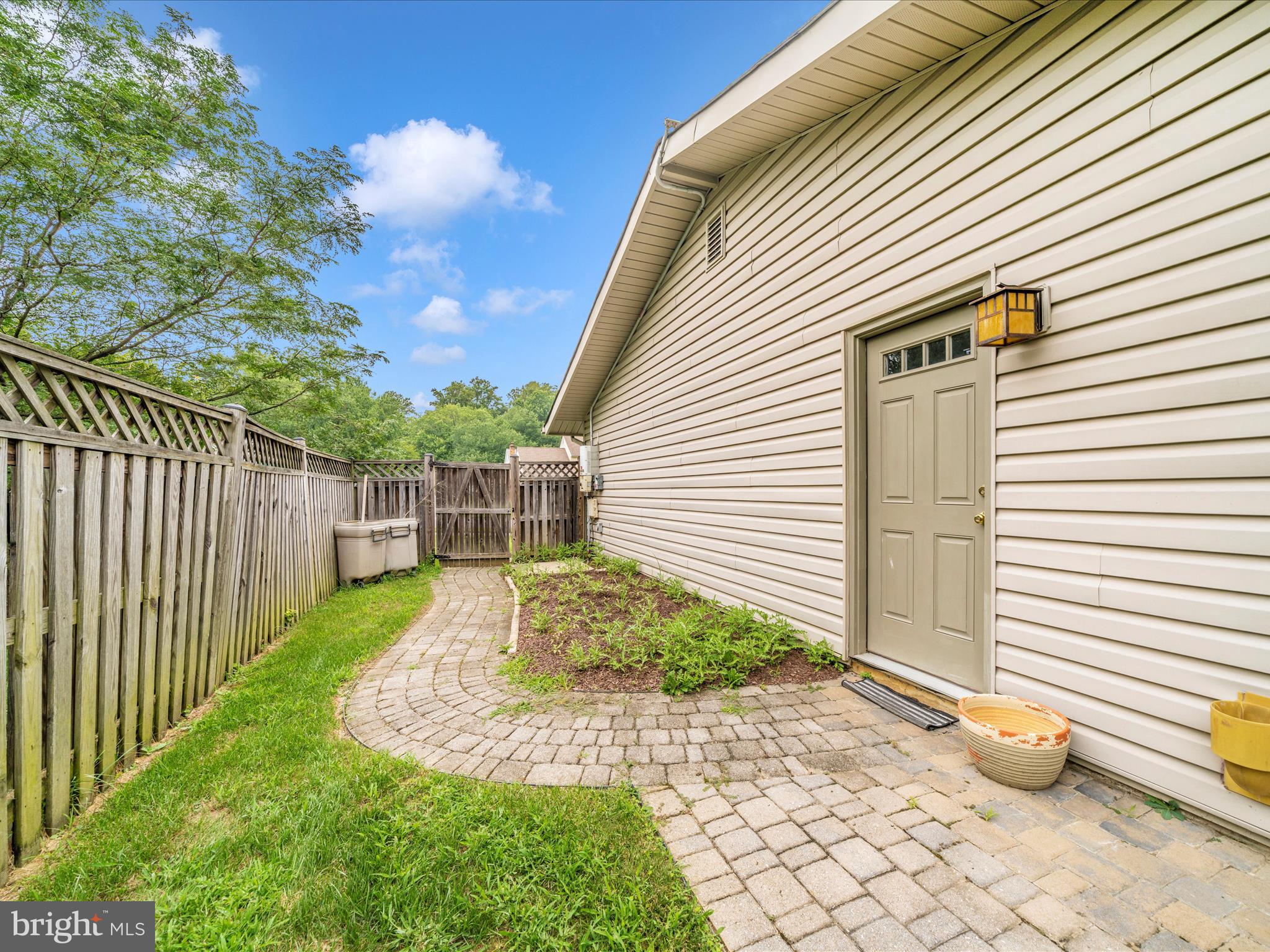 BROOKVILLE KNOLLS - Residential Lease