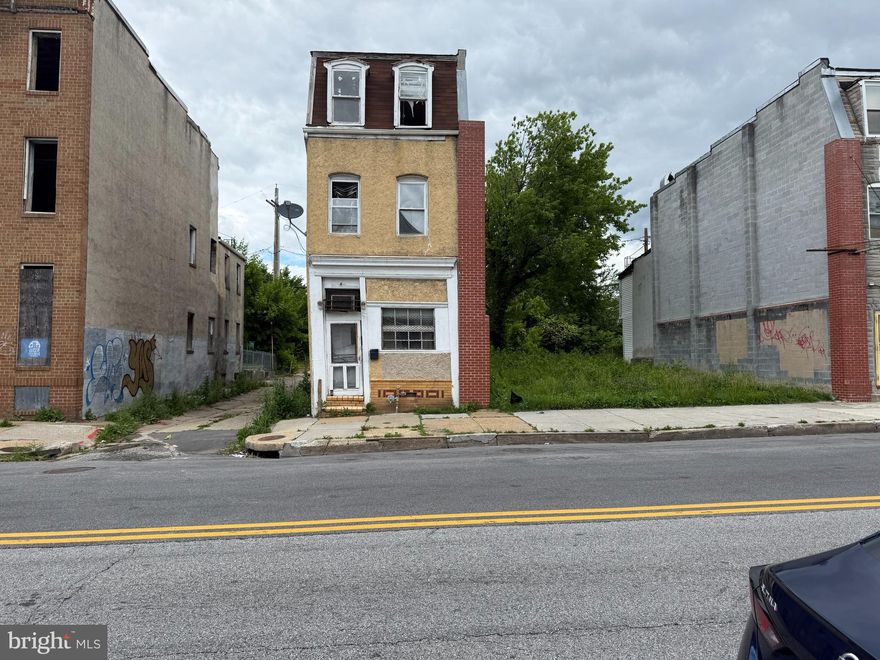 ONLINE AUCTION: Bidding begins 6/9/2025 @ 10:00 AM. Bidding ends 6/11/2025 @ 11:10 AM. List Price is Suggested Opening Bid. 3 Story Detached Home located in the Harlem Park area of Baltimore City. Residents can enjoy the nearby attractions such as Mount Clare Junction Shopping Center, Grace Medical Center, & University of Maryland Medical Center. Property is Vacant. Easy Access to Major Traffic Artery Martin Luther King Jr. Blvd Deposit: $5,000.