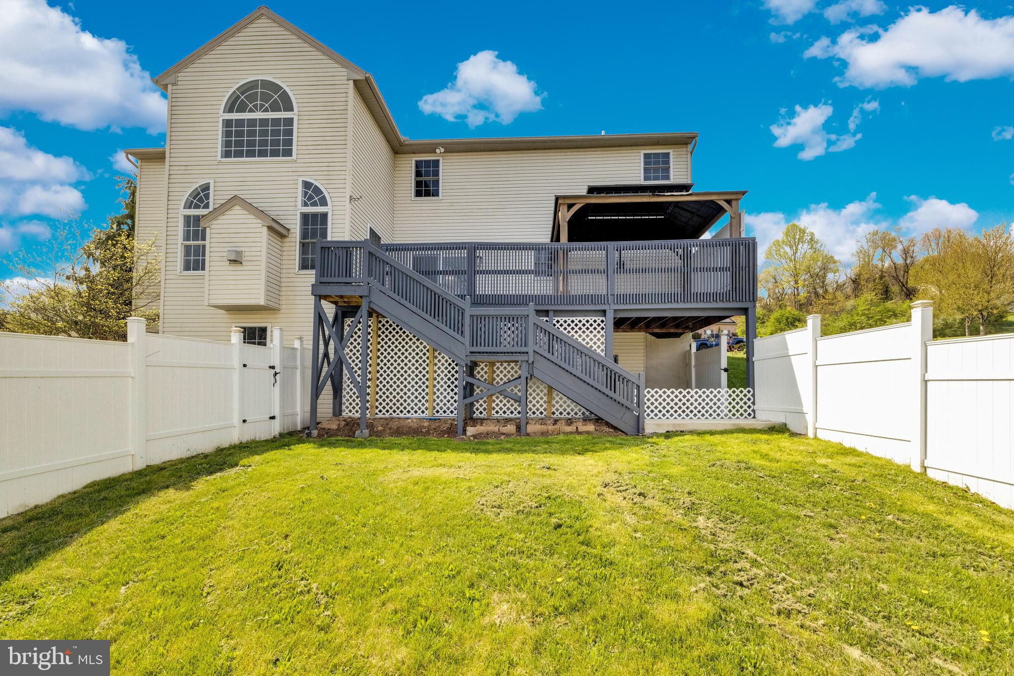 RIDGE CREST - Residential