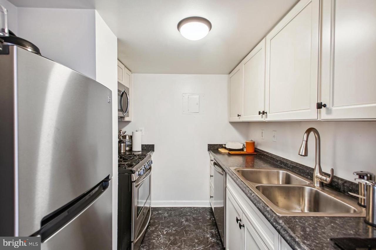 1300 ARMY NAVY DRIVE 321