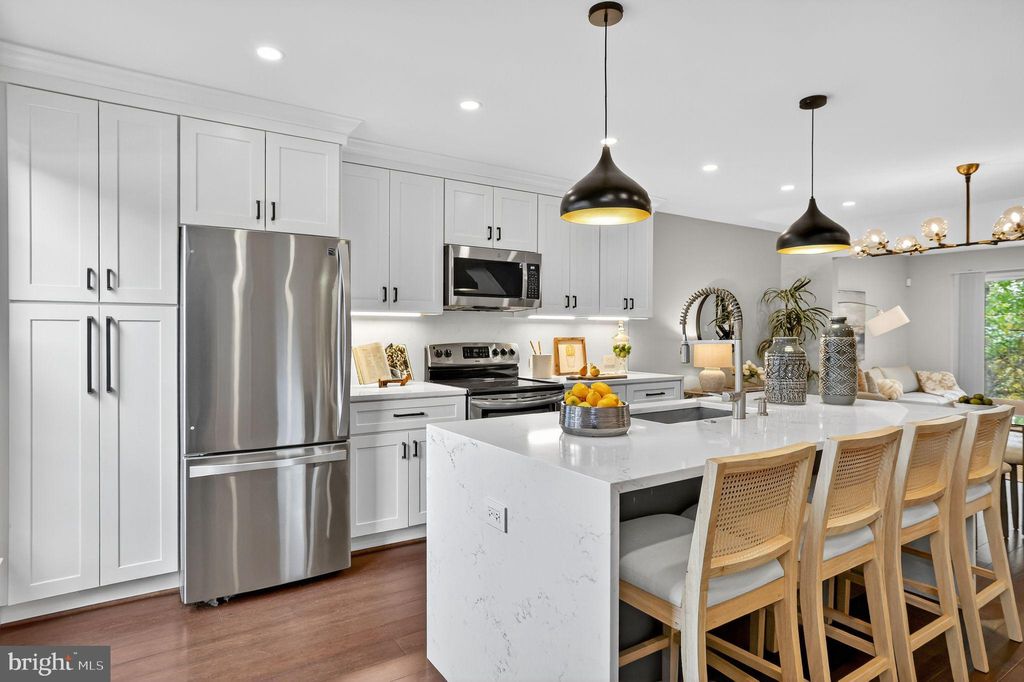 Photo of 14211 Oakpointe Drive, LAUREL, MD 20707 (MLS # MDPG2178898)