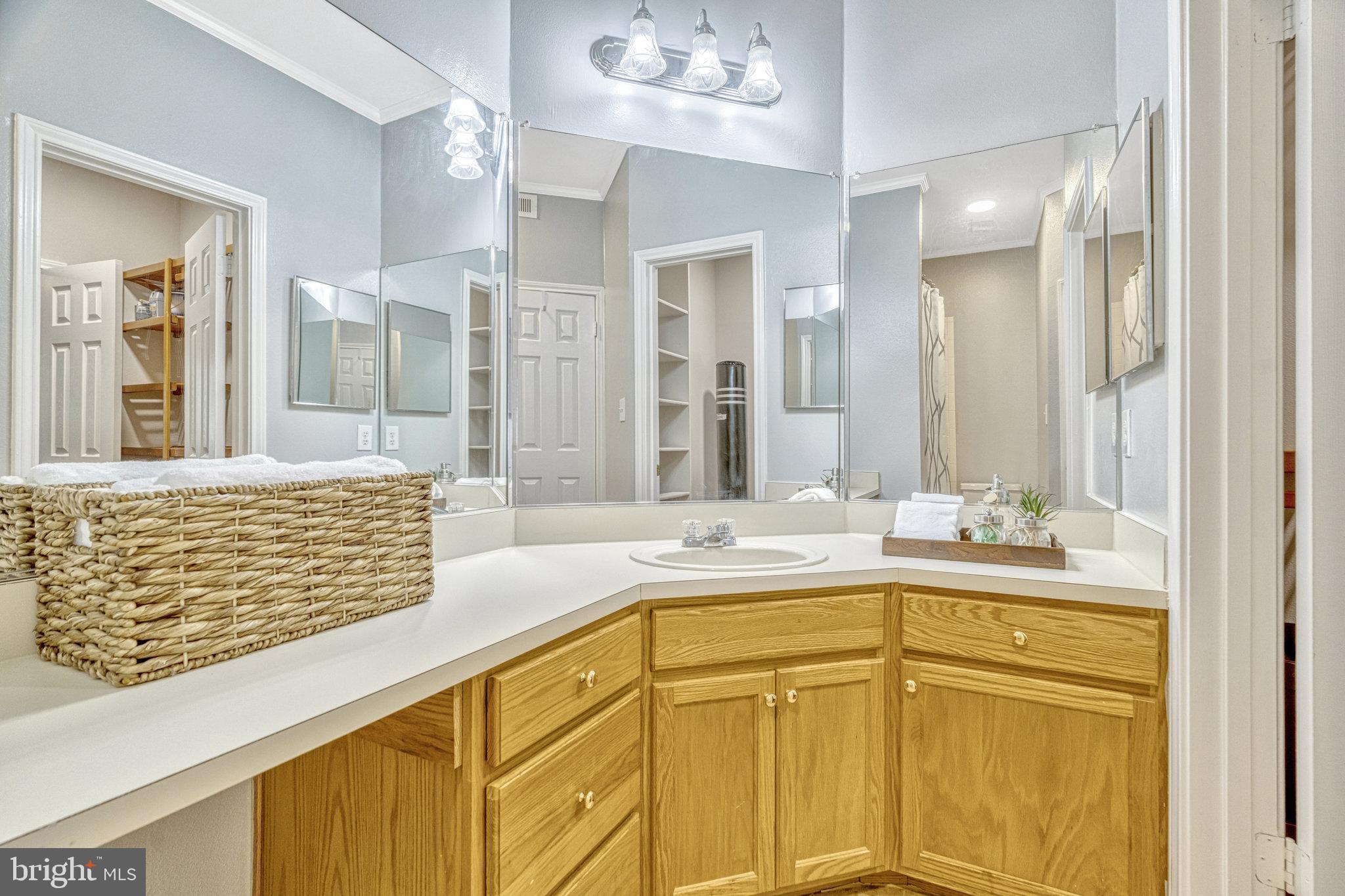 PENDERBROOK SQUARE CONDOMINIUMS - Residential