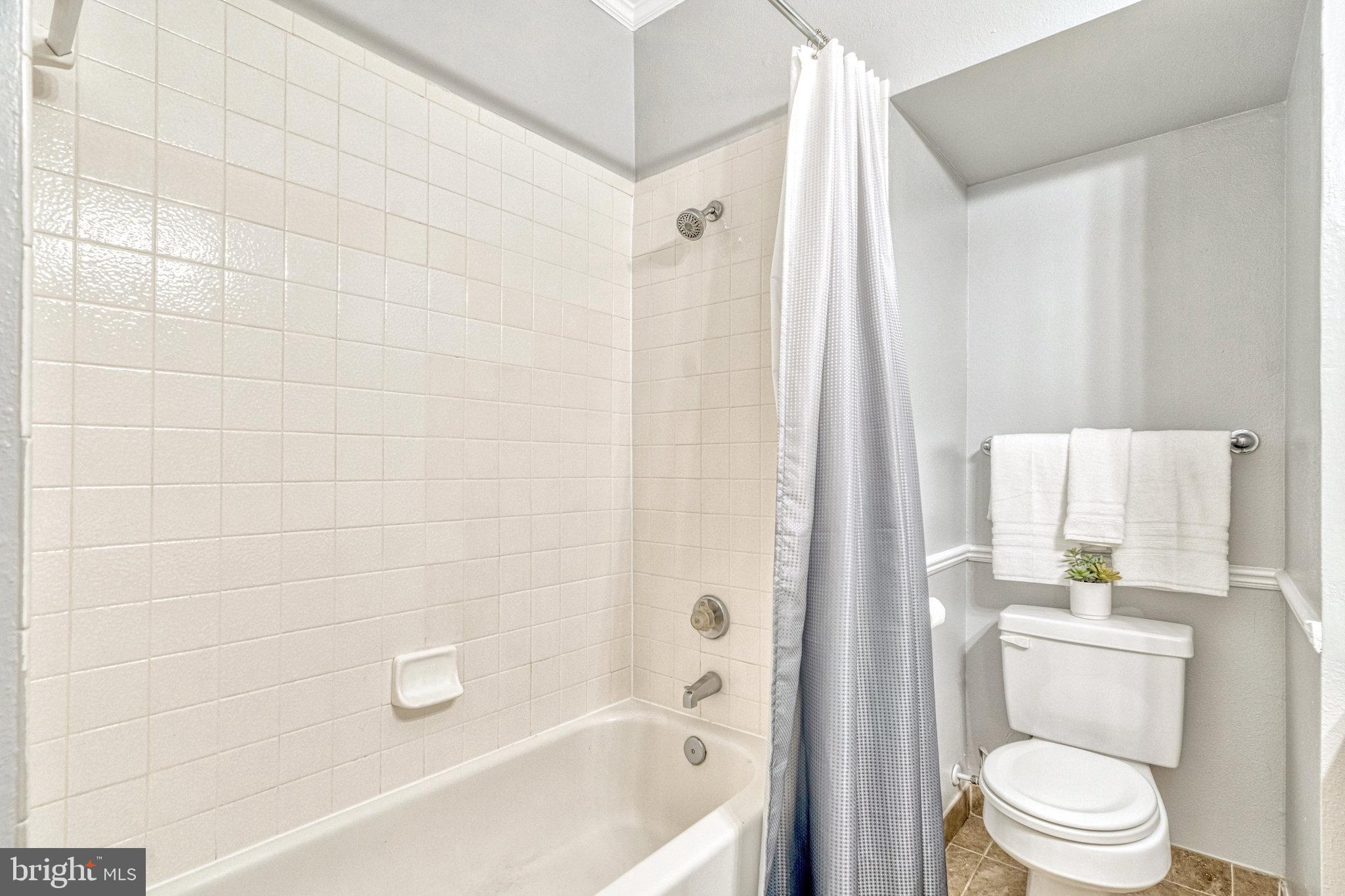 PENDERBROOK SQUARE CONDOMINIUMS - Residential