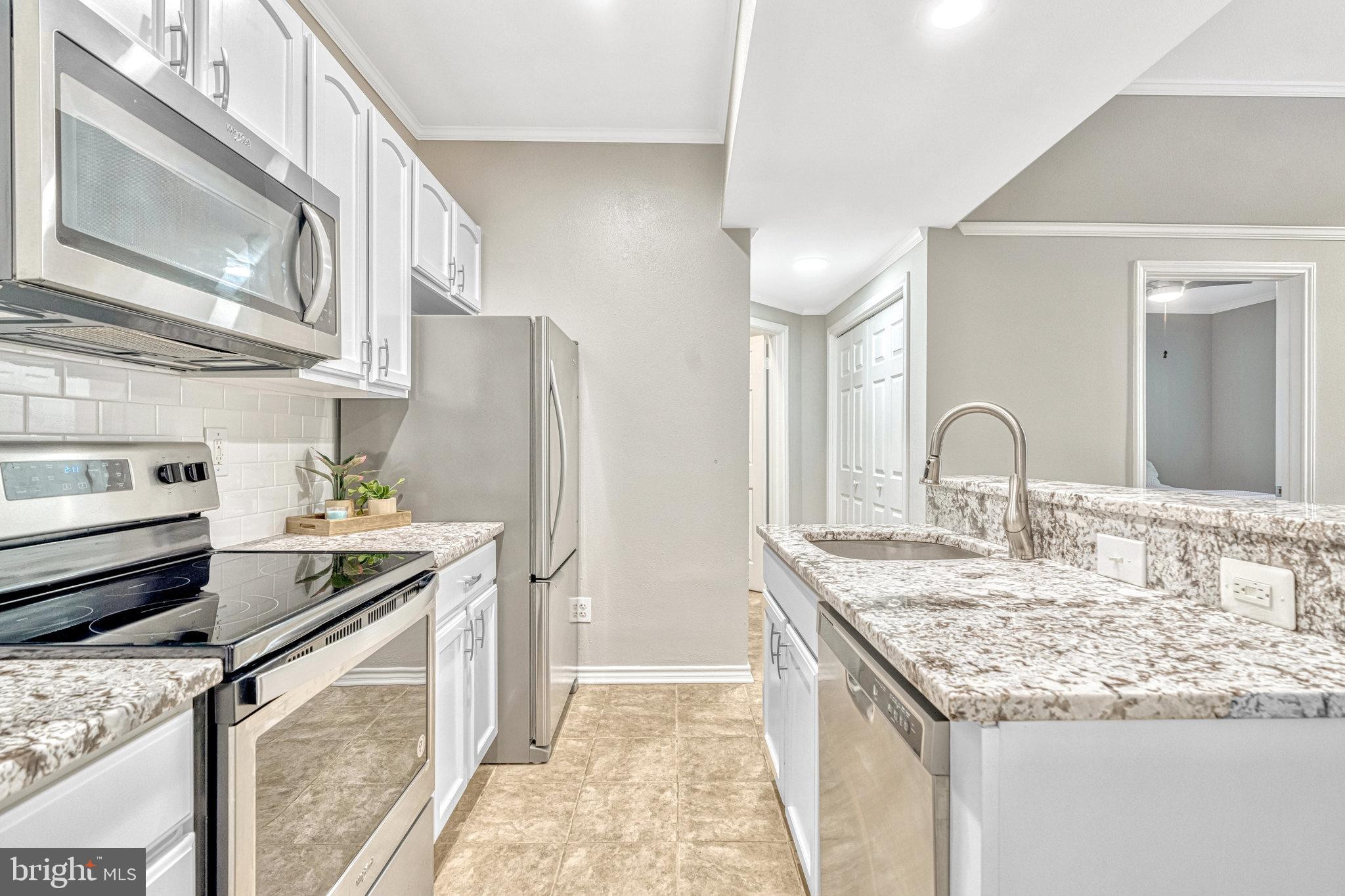 PENDERBROOK SQUARE CONDOMINIUMS - Residential