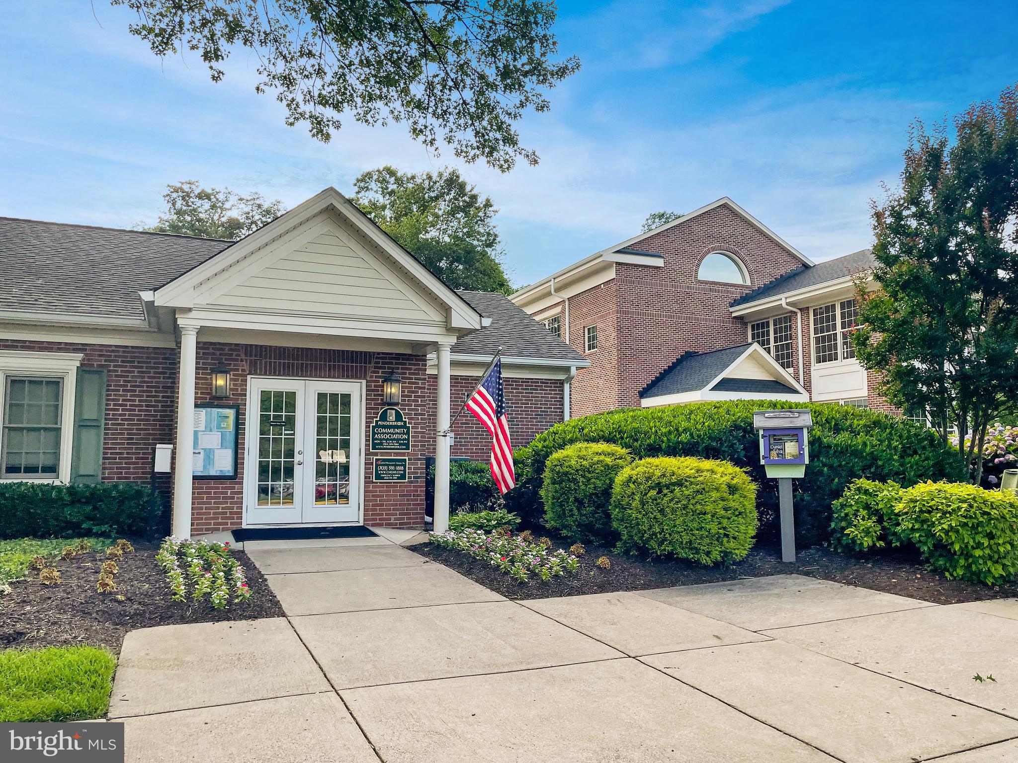 PENDERBROOK SQUARE CONDOMINIUMS - Residential