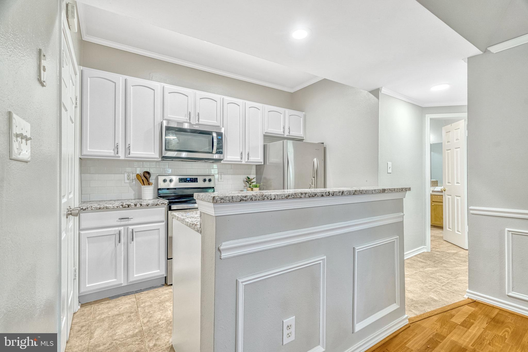 PENDERBROOK SQUARE CONDOMINIUMS - Residential