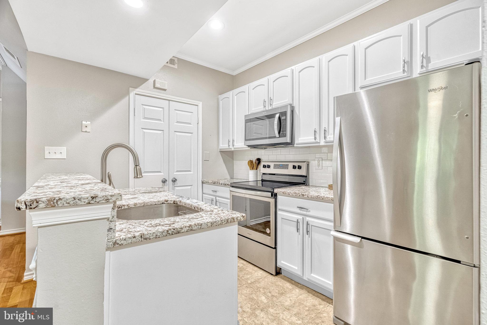 PENDERBROOK SQUARE CONDOMINIUMS - Residential