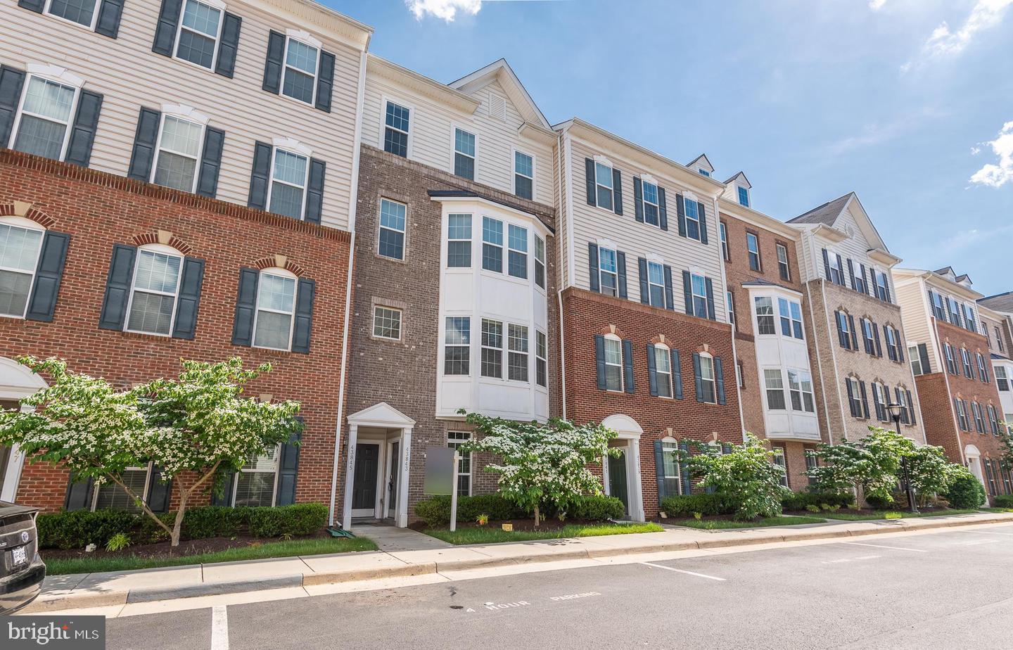 RESIDENCES AT DULLES PRK - Residential Lease