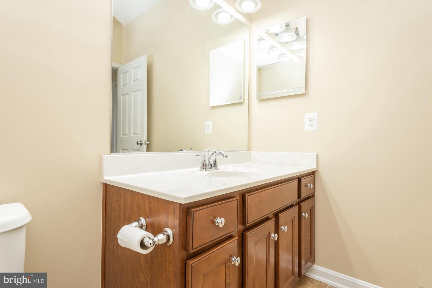 RESIDENCES AT DULLES PRK - Residential Lease