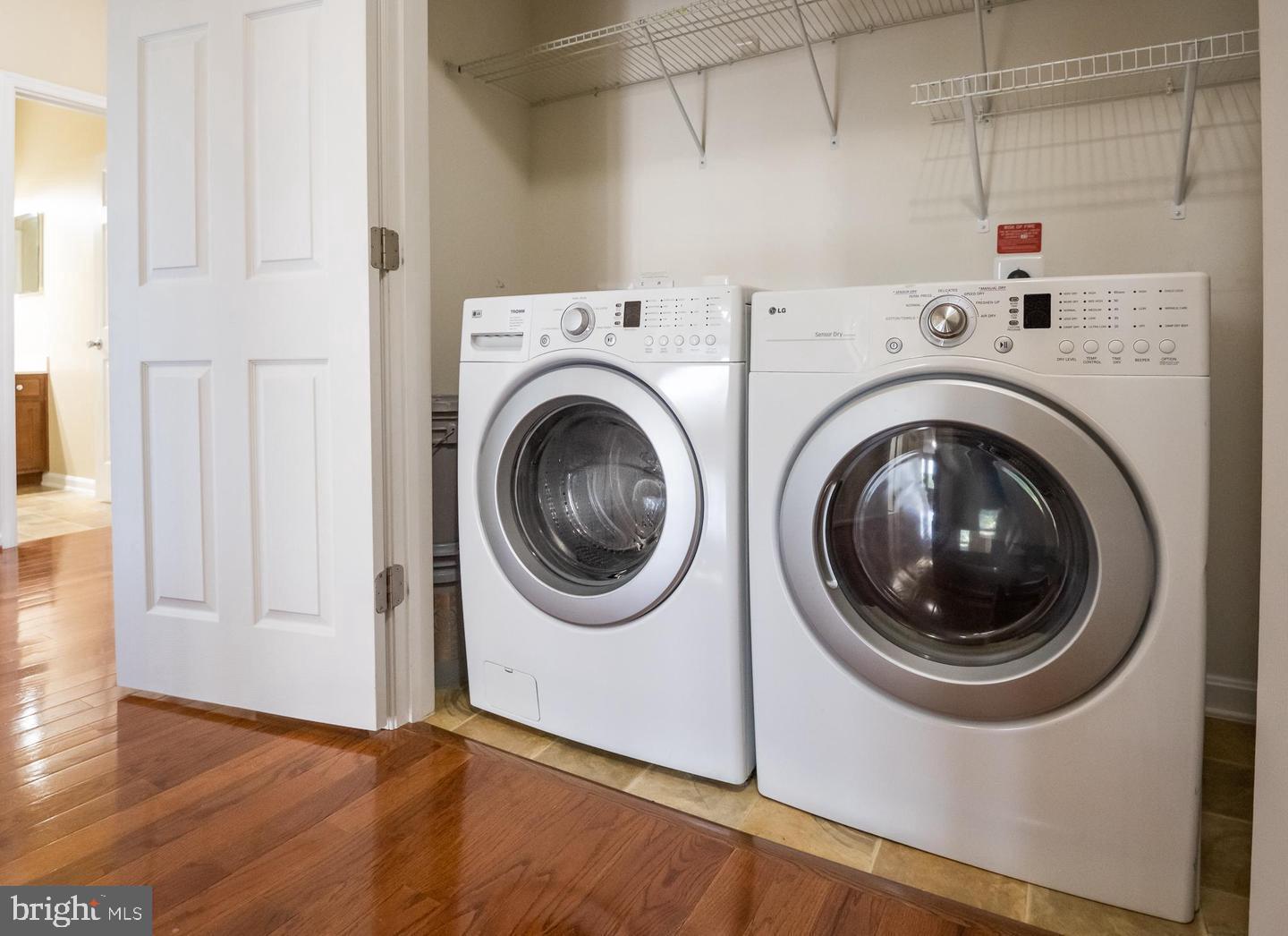 RESIDENCES AT DULLES PRK - Residential Lease