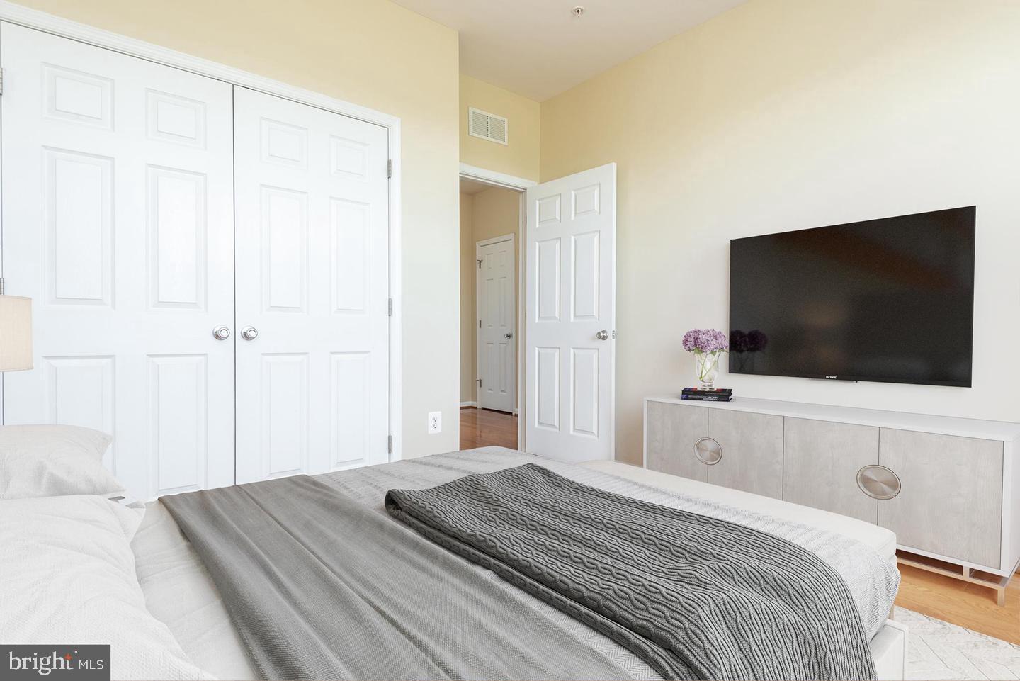 RESIDENCES AT DULLES PRK - Residential Lease