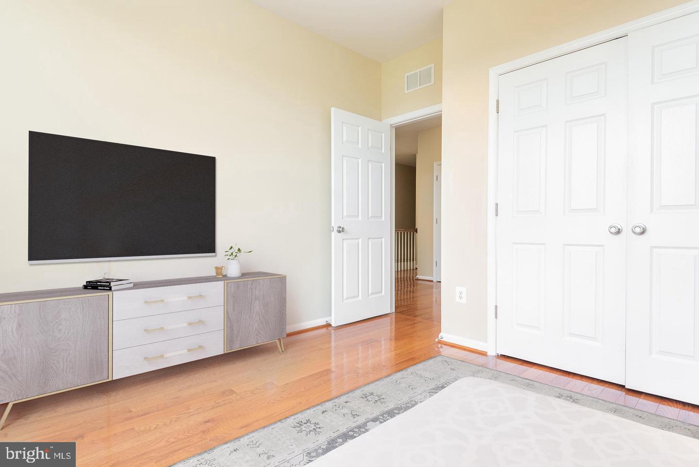 RESIDENCES AT DULLES PRK - Residential Lease