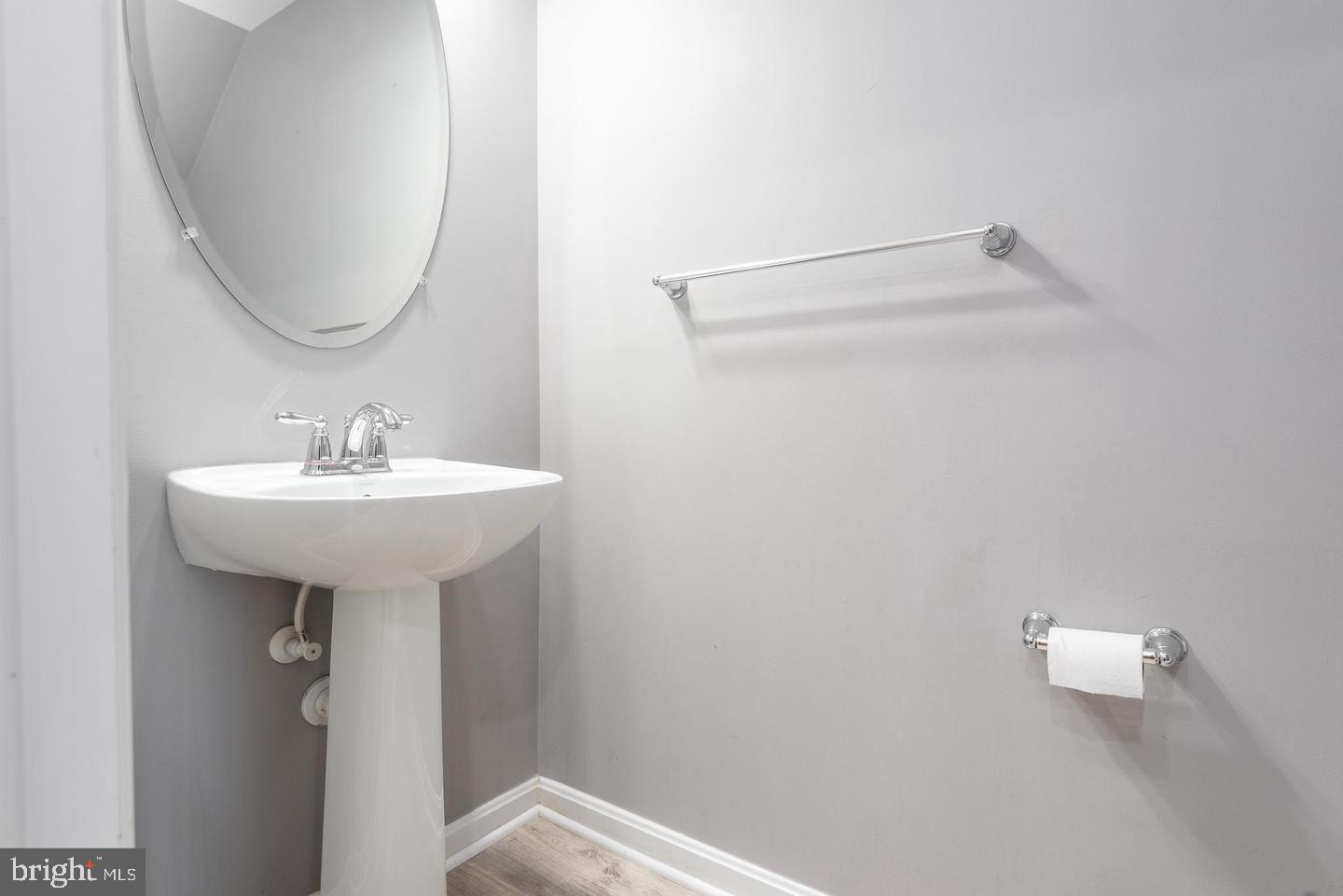 RESIDENCES AT DULLES PRK - Residential Lease