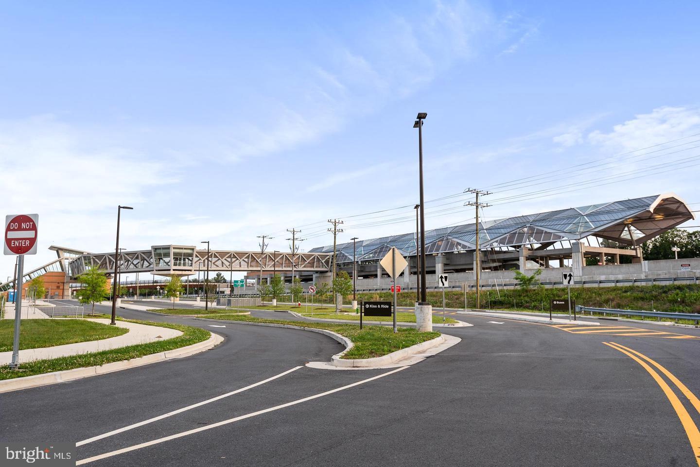 RESIDENCES AT DULLES PRK - Residential Lease