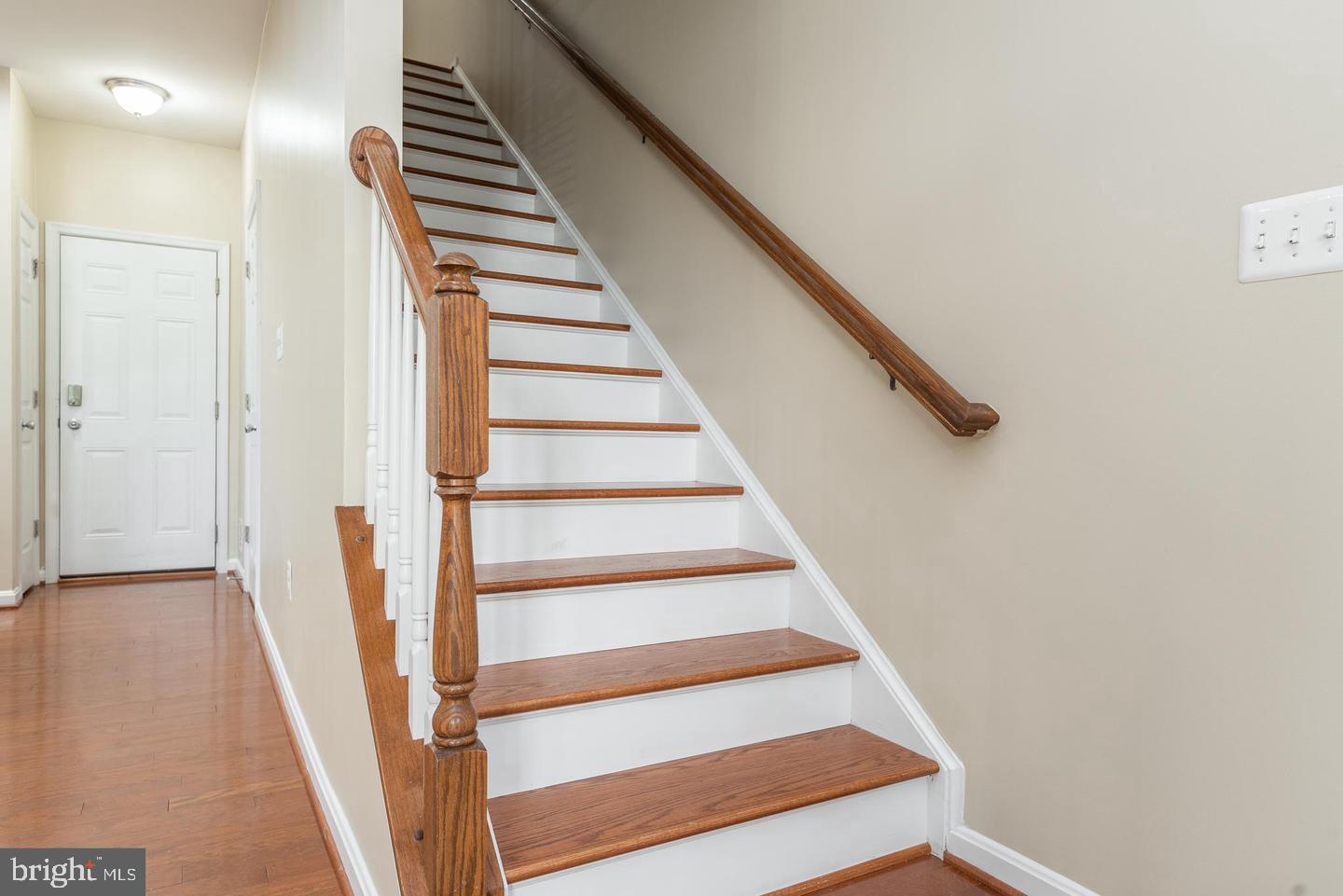 RESIDENCES AT DULLES PRK - Residential Lease