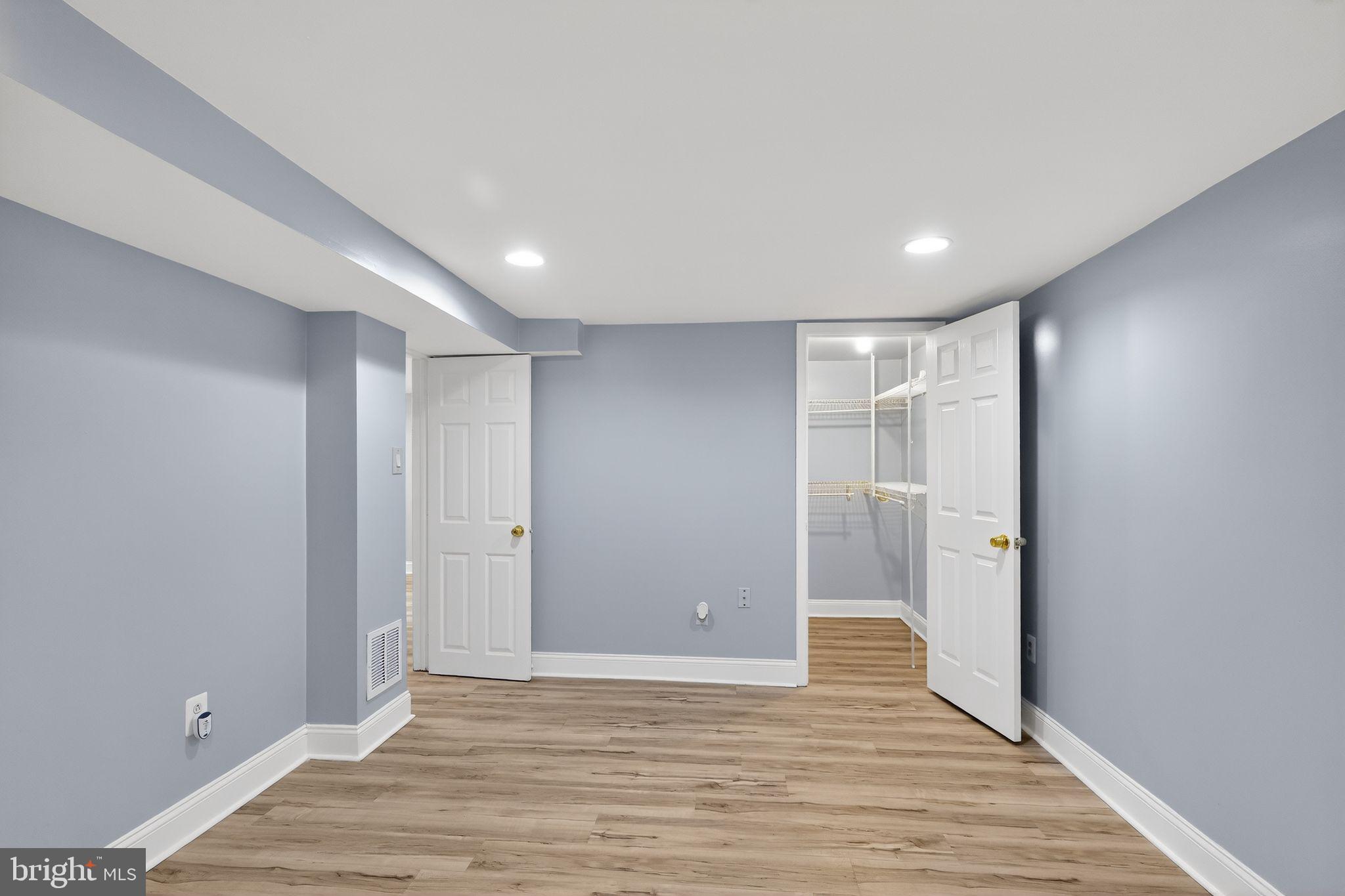 SUBURBIA - Residential