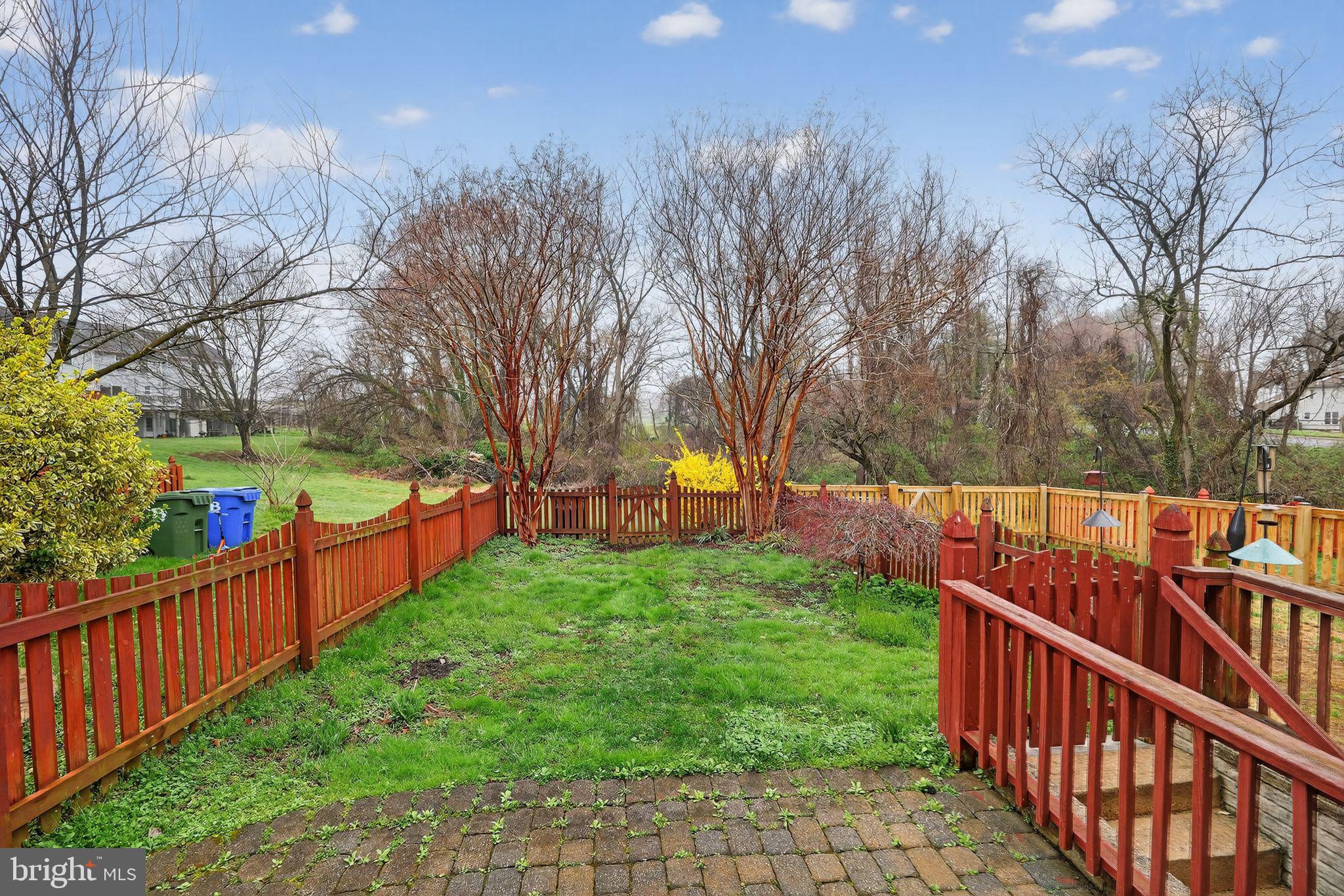 HUNTERS RUN VILLAGE - Residential