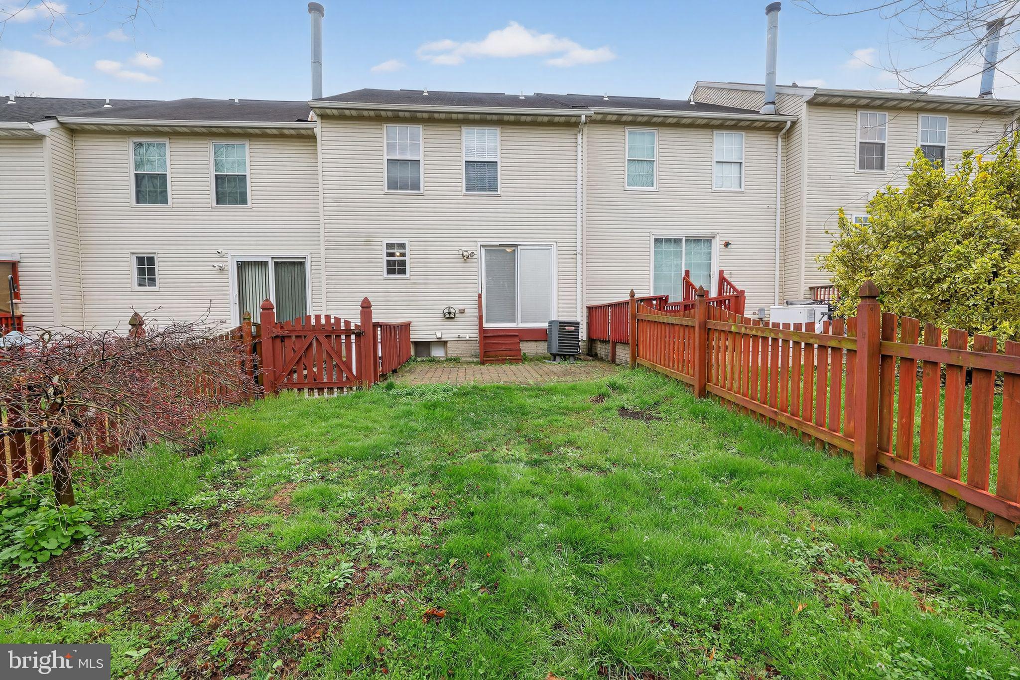 HUNTERS RUN VILLAGE - Residential