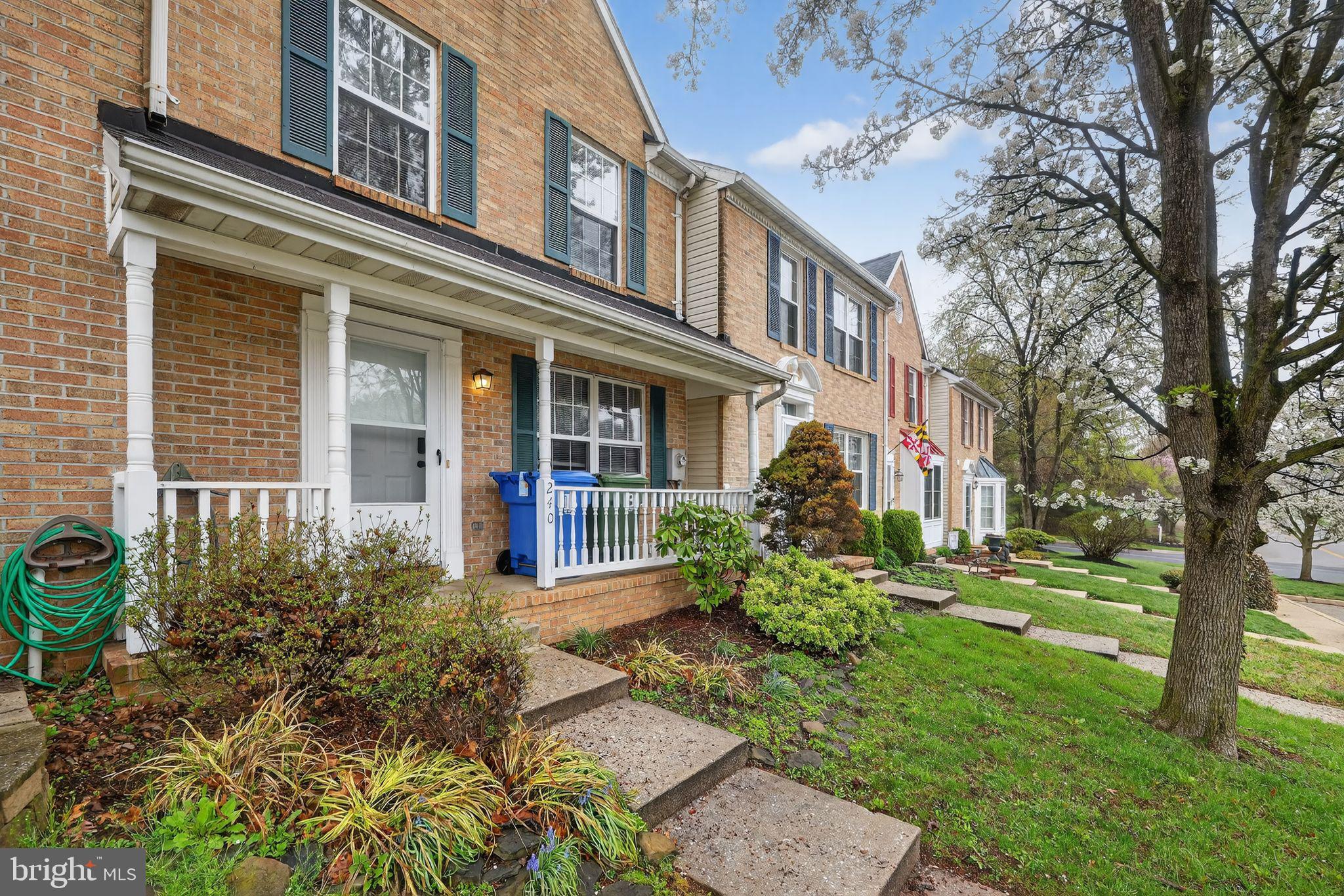 HUNTERS RUN VILLAGE - Residential