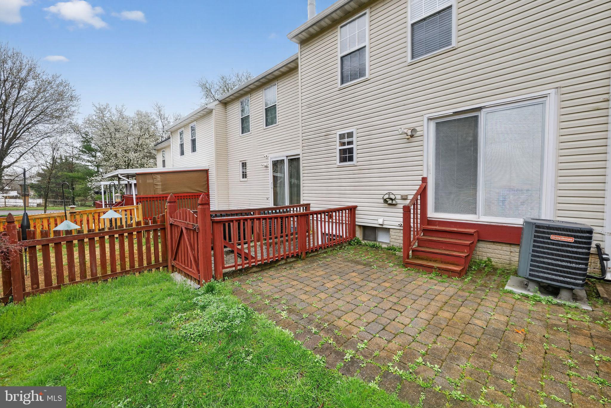 HUNTERS RUN VILLAGE - Residential