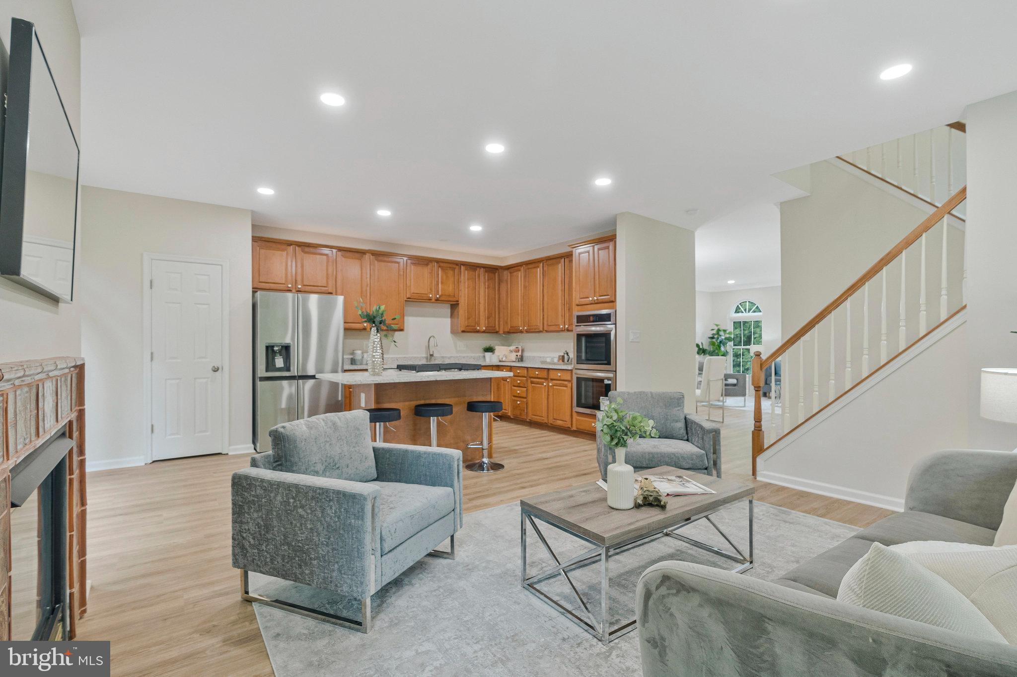 FAIR LAKES COURT - Residential