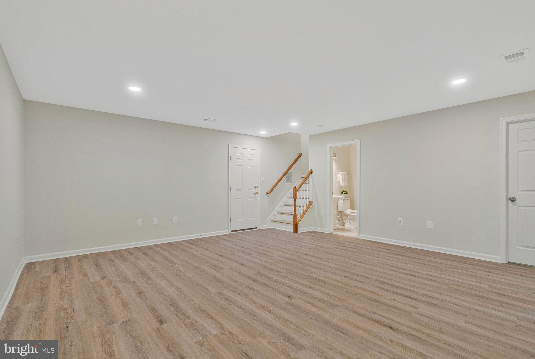 FAIR LAKES COURT - Residential